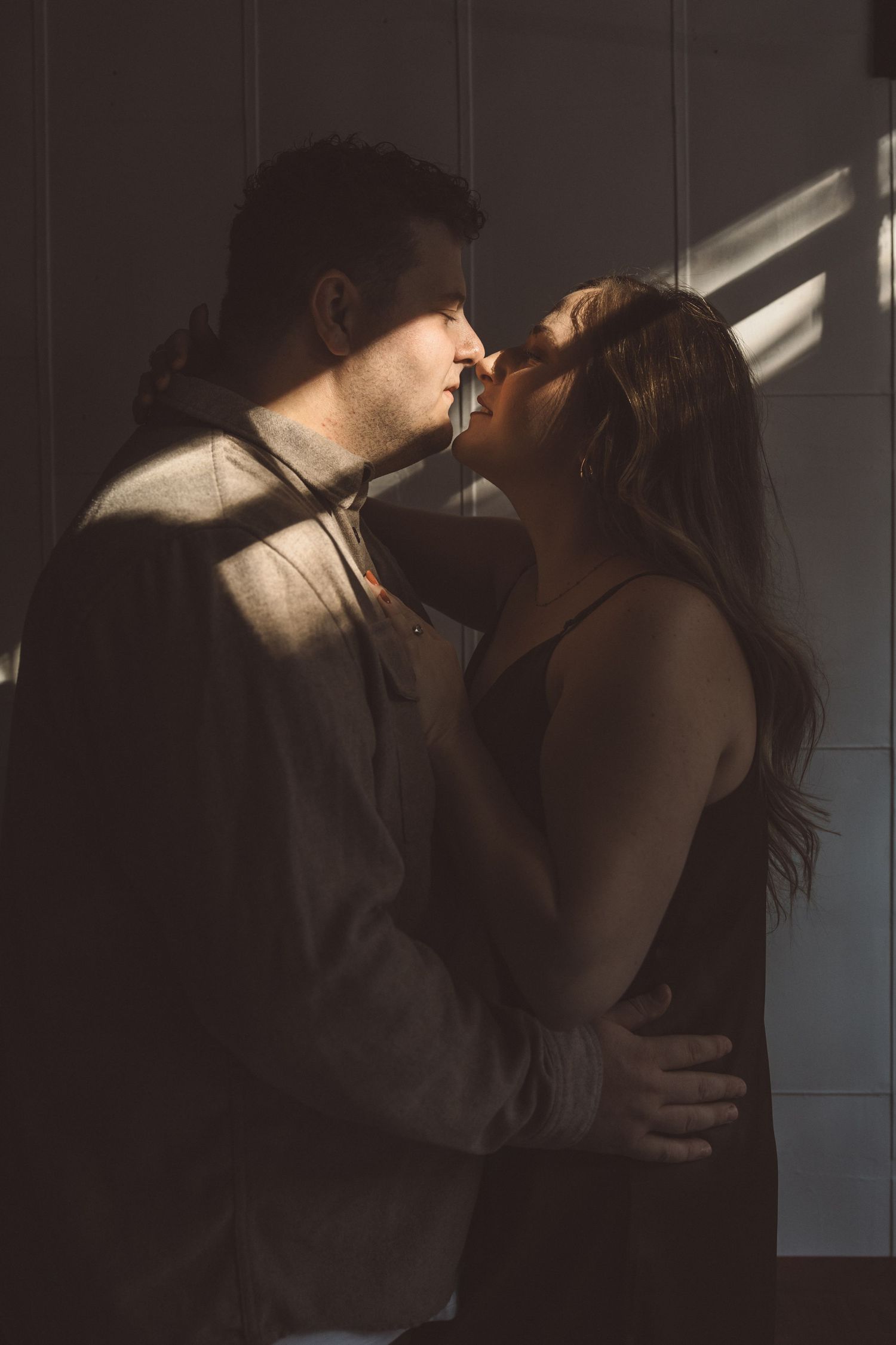 stunning golden hour engagement photos