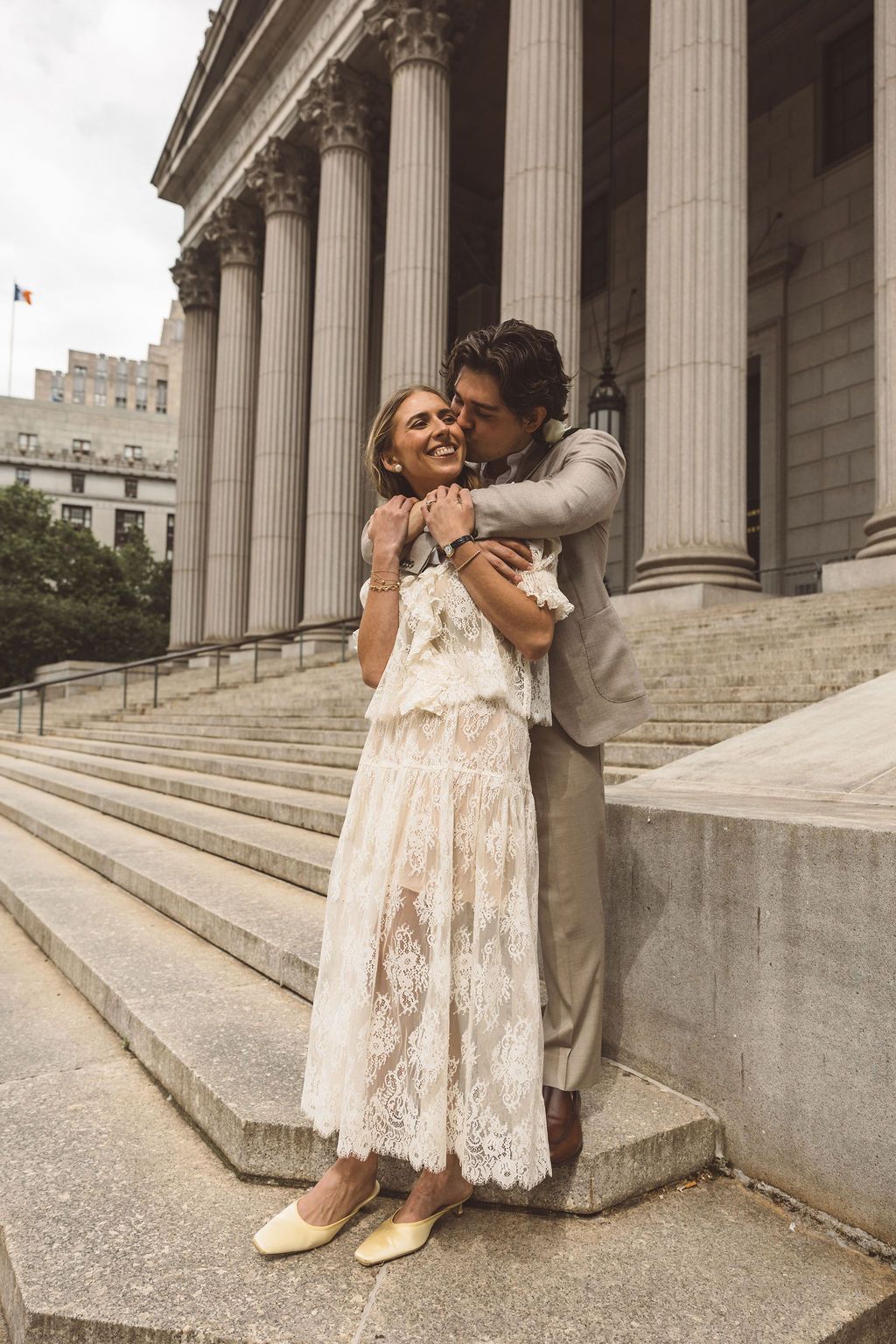 couple hugging during their photoshoot