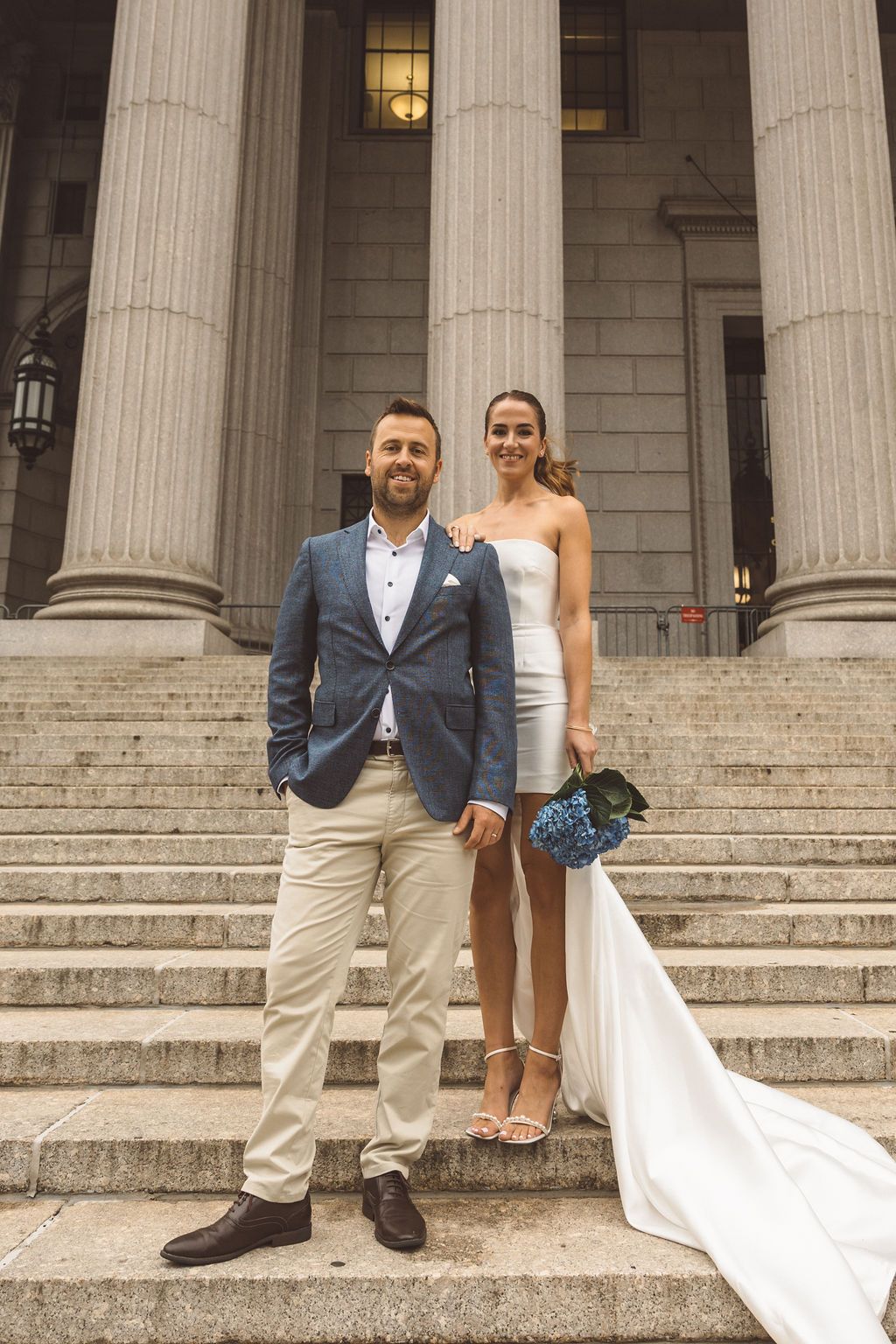 couple hugging during their photoshoot