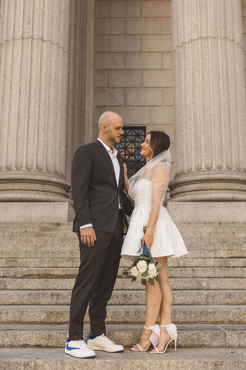 portrait of the newlyweds at the nyc city hall