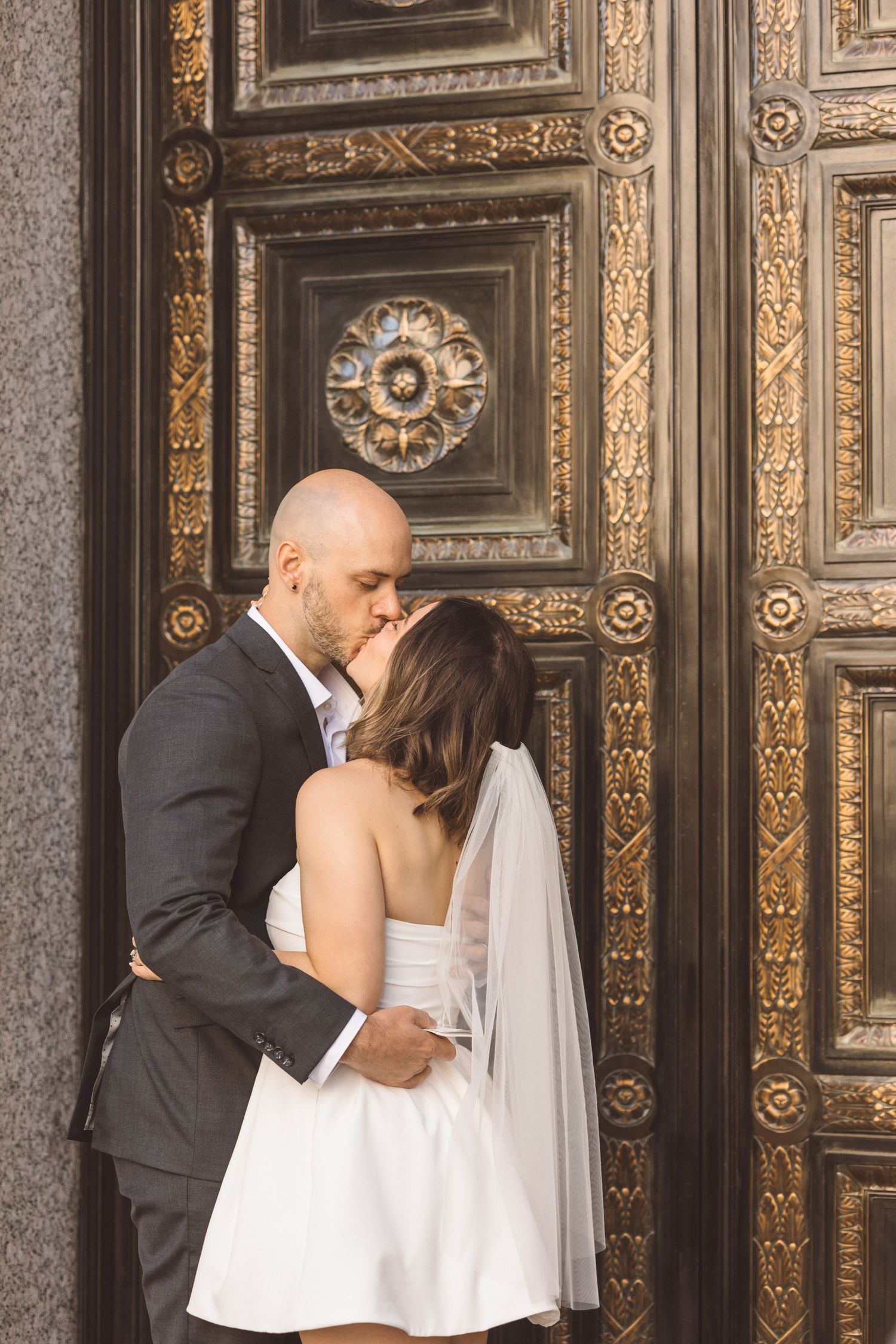 Elegant in timeless bridal photos in New York City