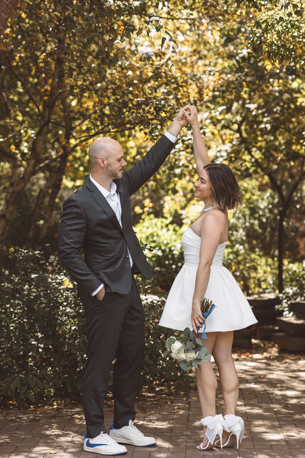 couple dancing during their photoshoot