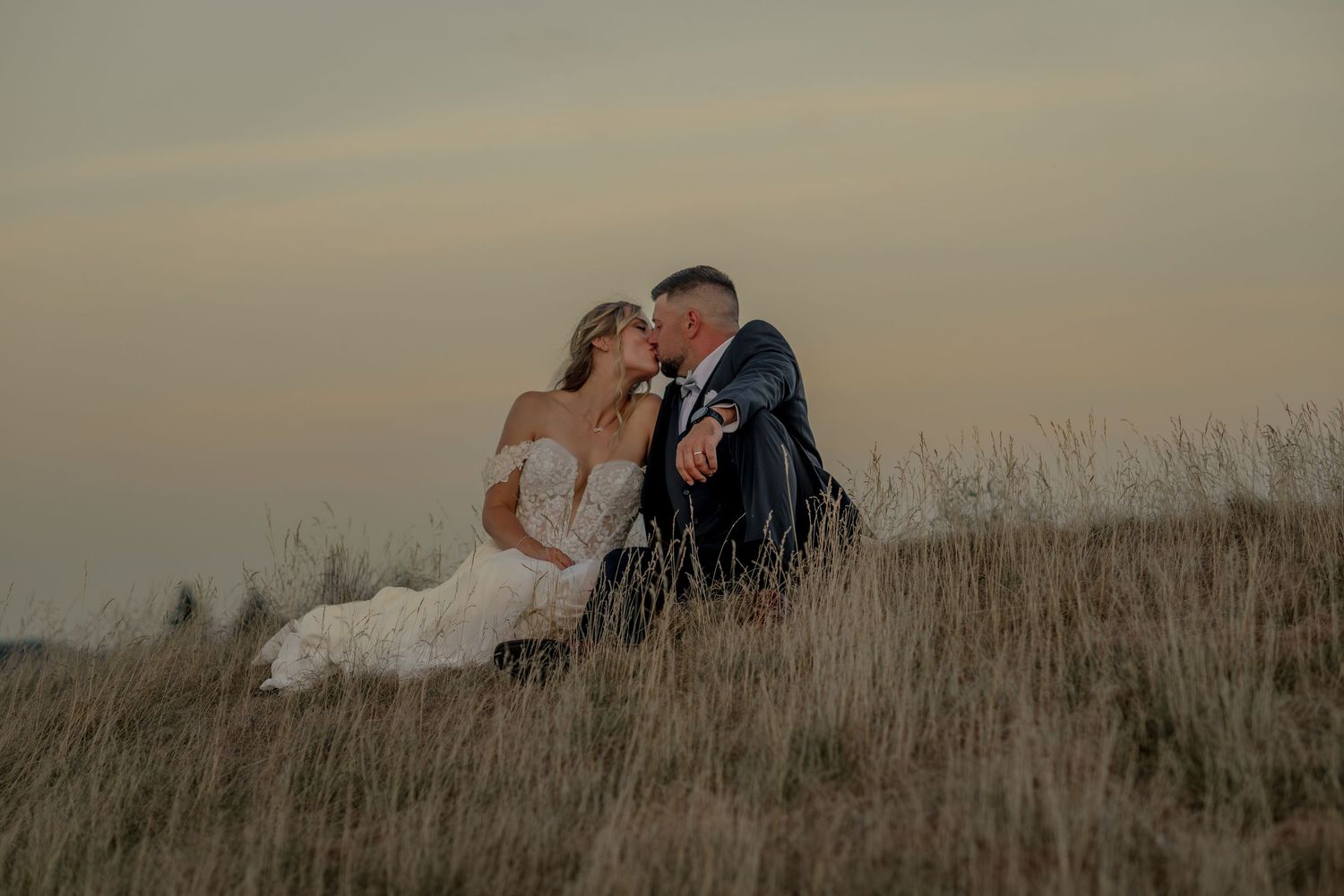 Romantic sunset portraits in a rustic field setting.