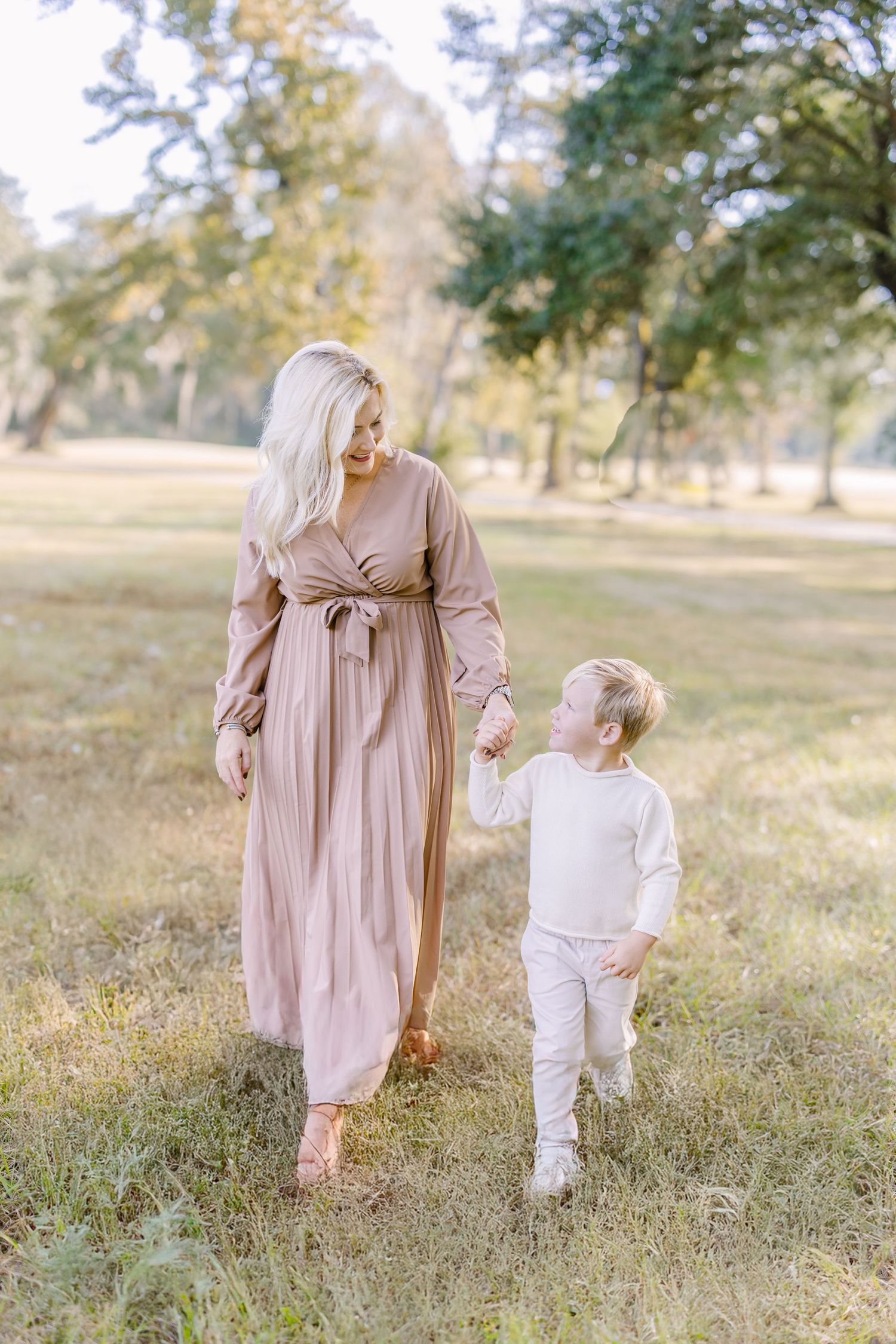 mom and me session outdoors at carter plantation