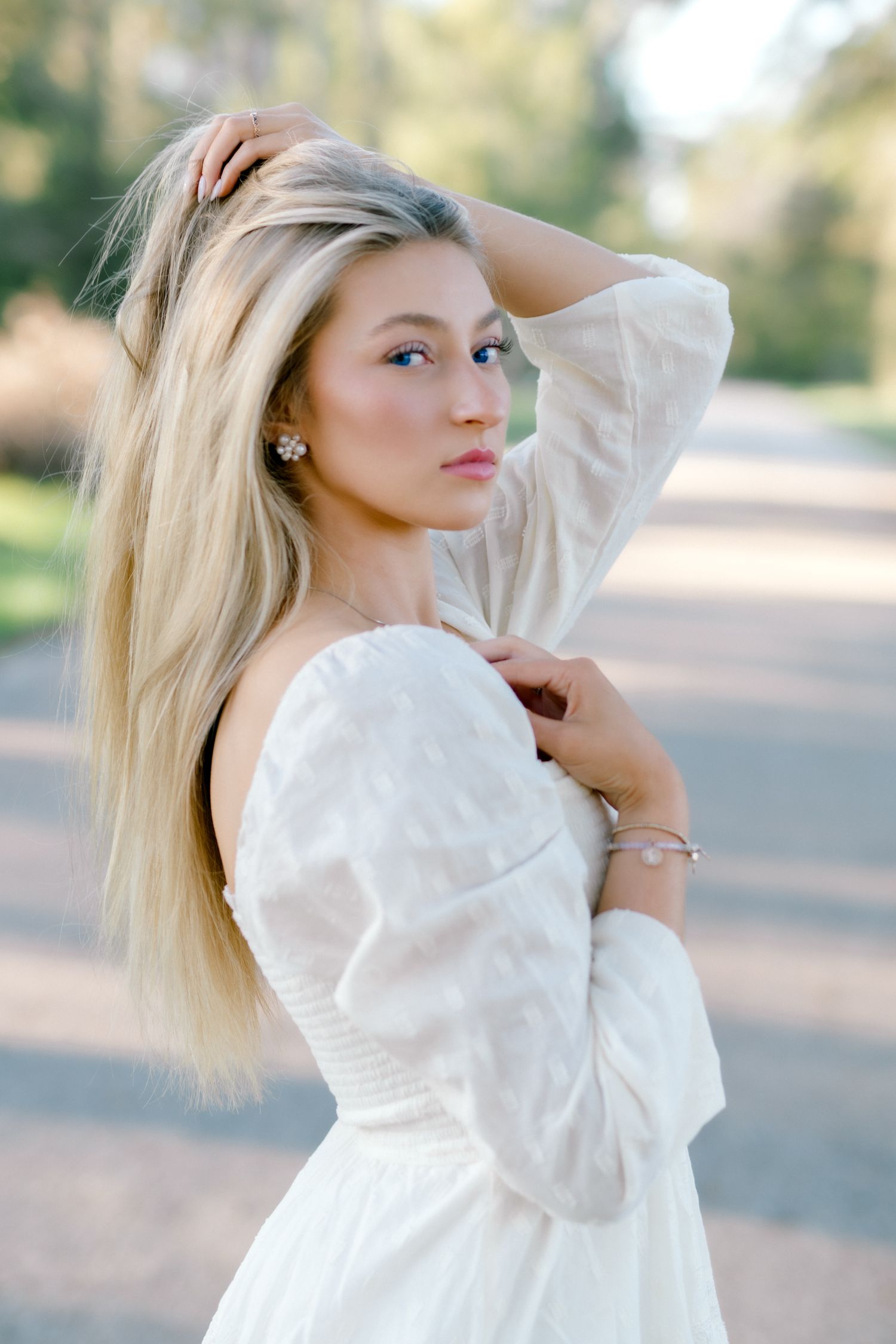 senior outdoor session in carter plantation