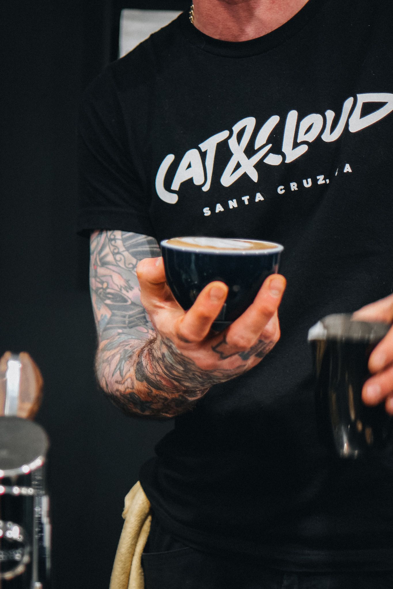 café photography in London – barista finishing latte art design