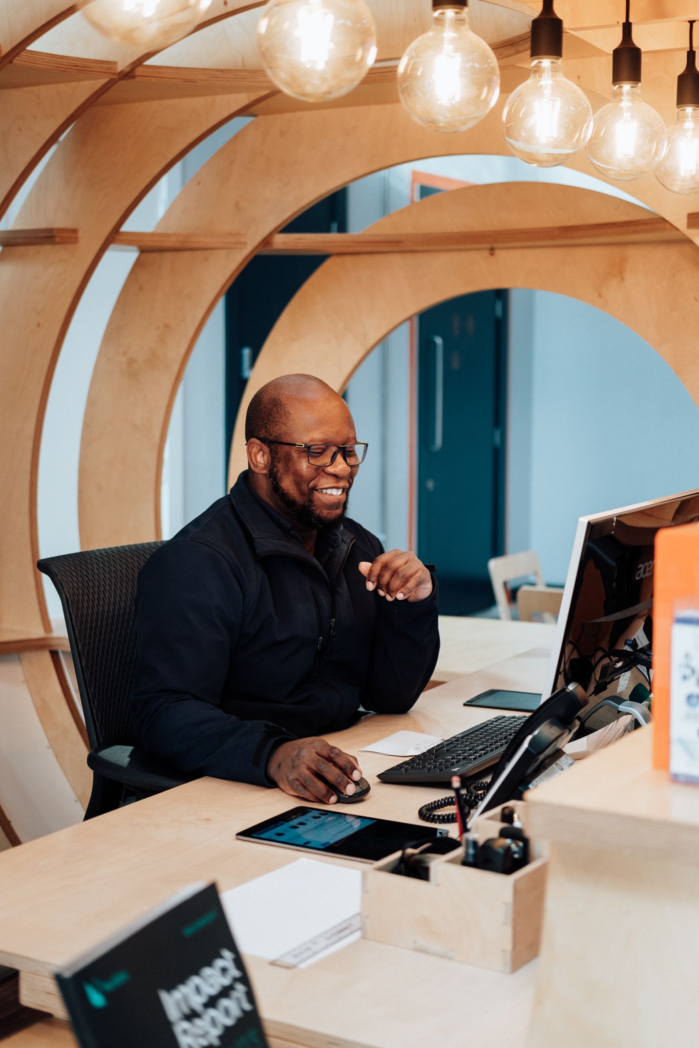 hospitality photography in London – receptionist smiling during guest check-in