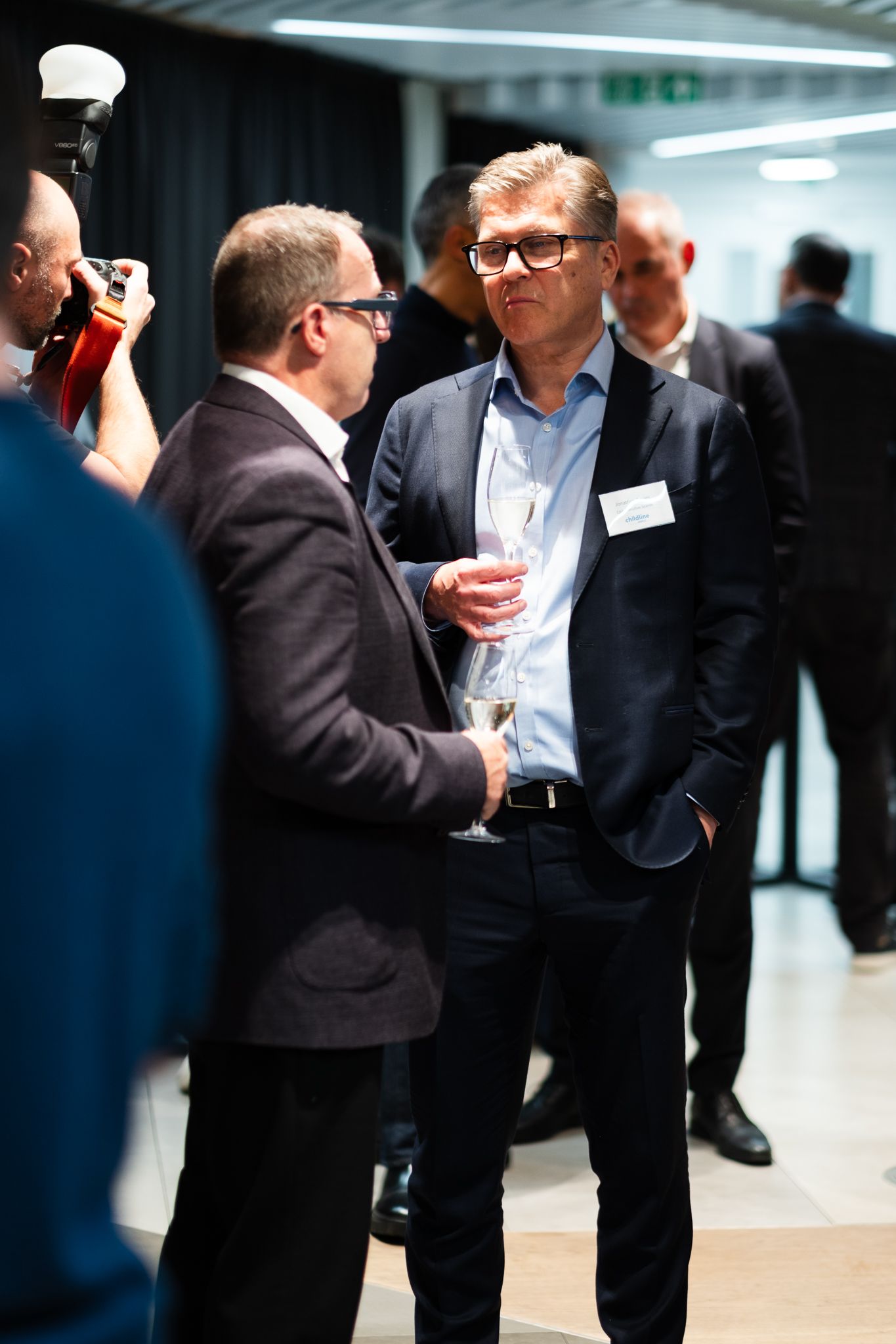 business networking photography in London – professionals exchanging ideas