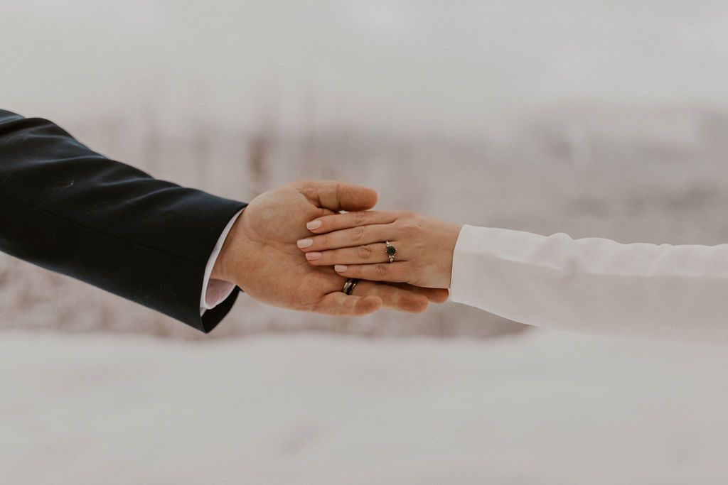 Elopement pictures in the snow NH
