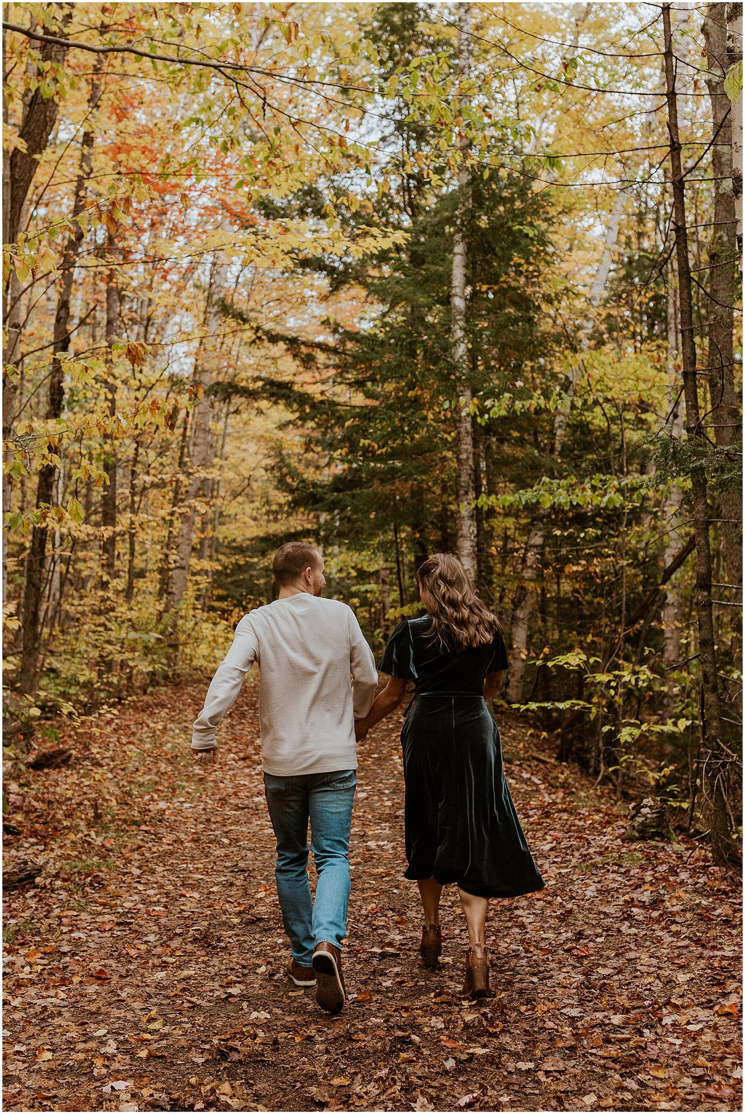 Fall-foliage-engagement-pictures-NH-Robin-Easler-Photography