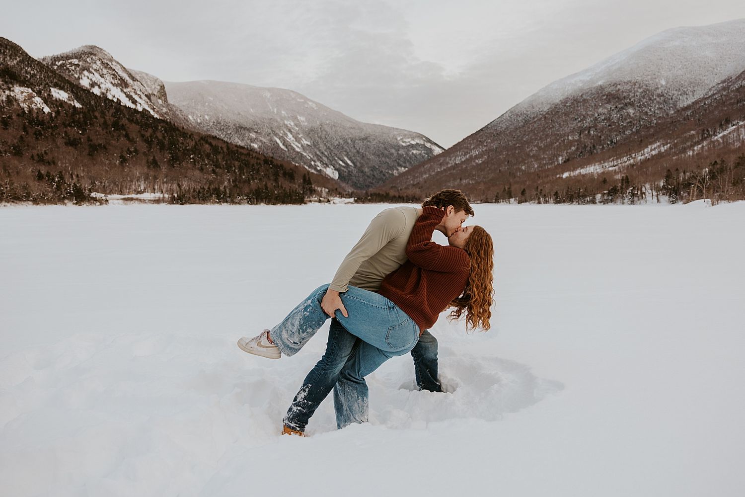Couple having a New Hampshire photoshoot in Franconia Notch