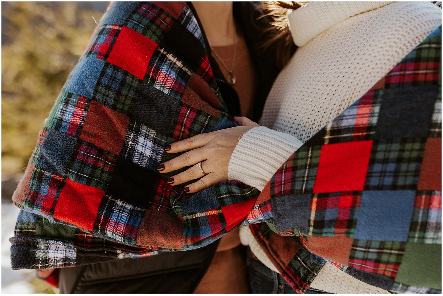 Winter engagement photo outfits inspiration