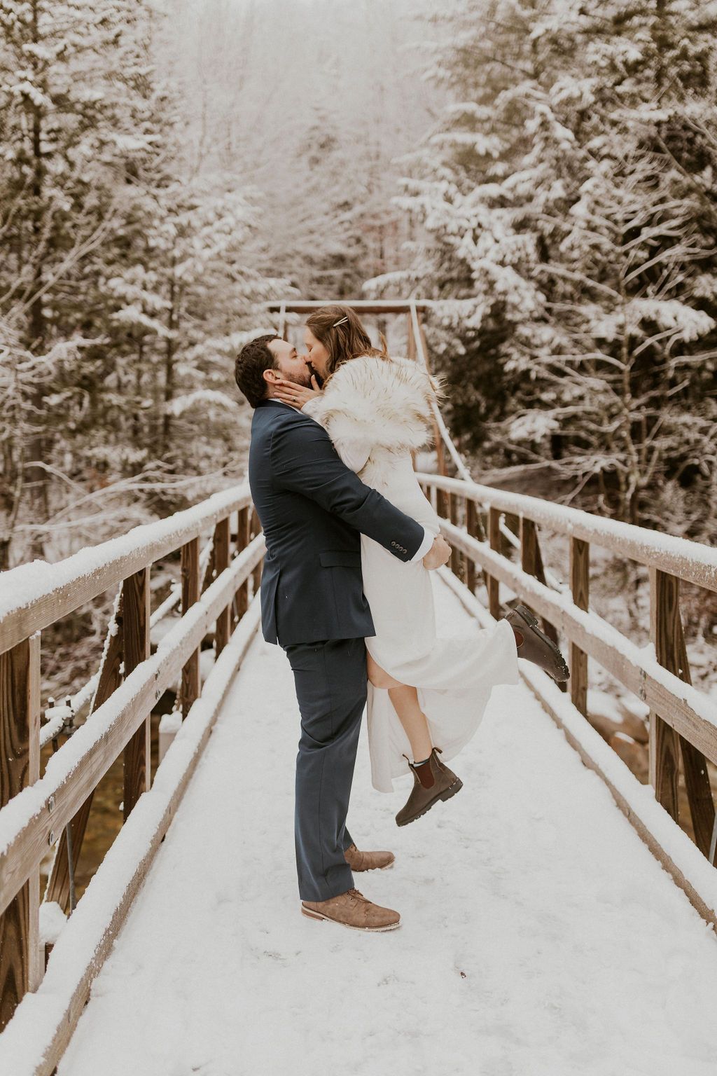 New Hampshire winter elopement in White Mountains
