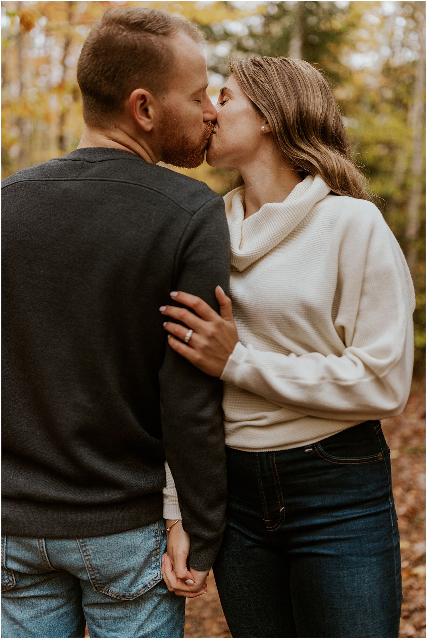 Cozy-fall-engagement-photos-Robin-Easler