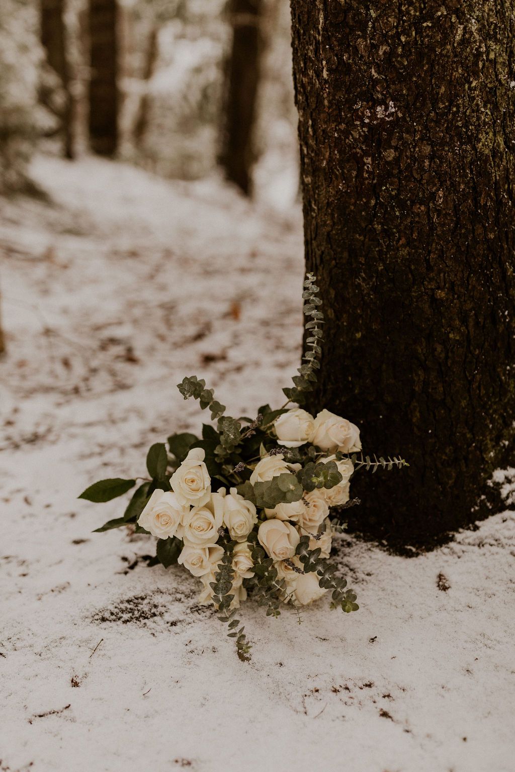 White bouquet for winter elopement
