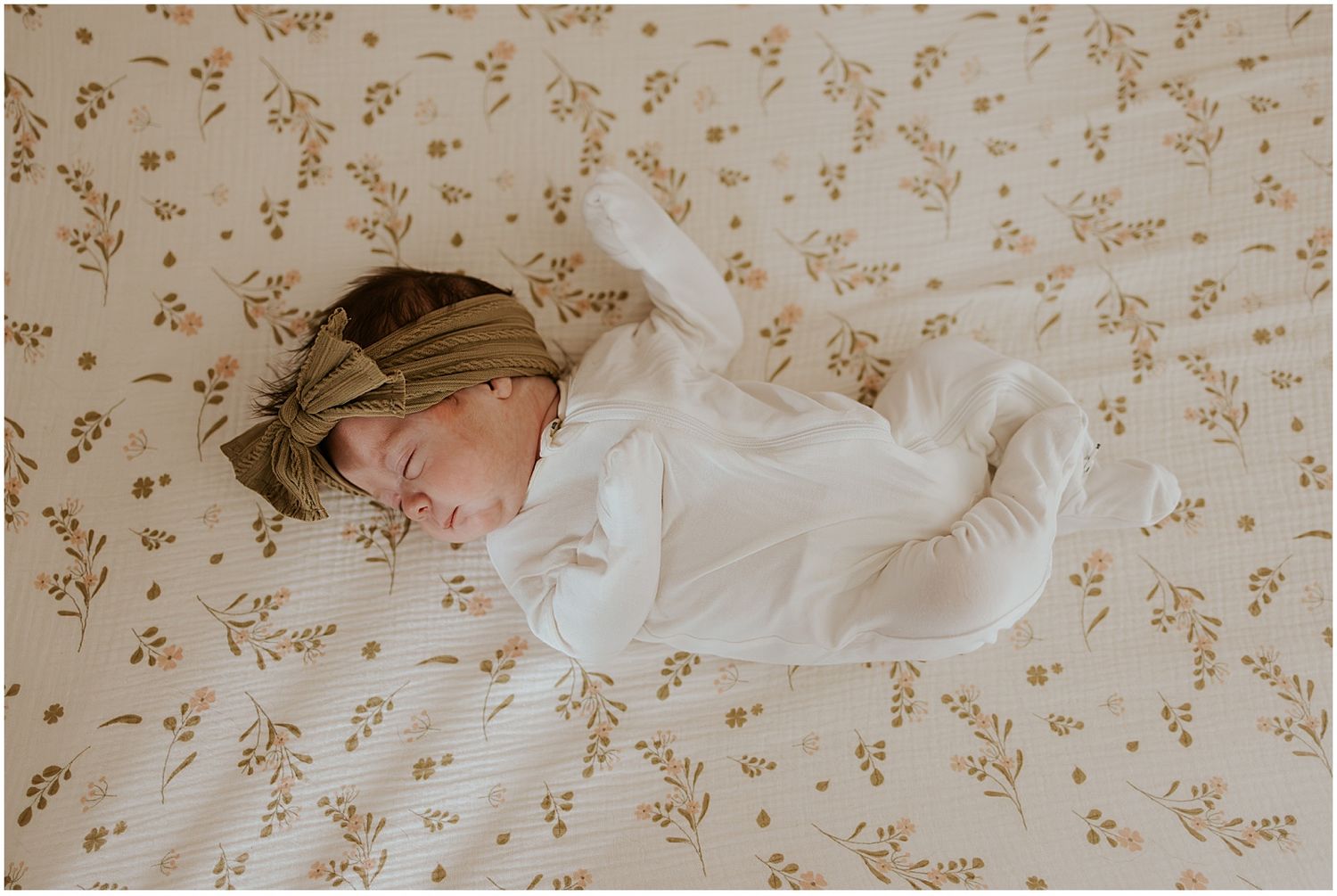 Nebworn baby laying in her crib
