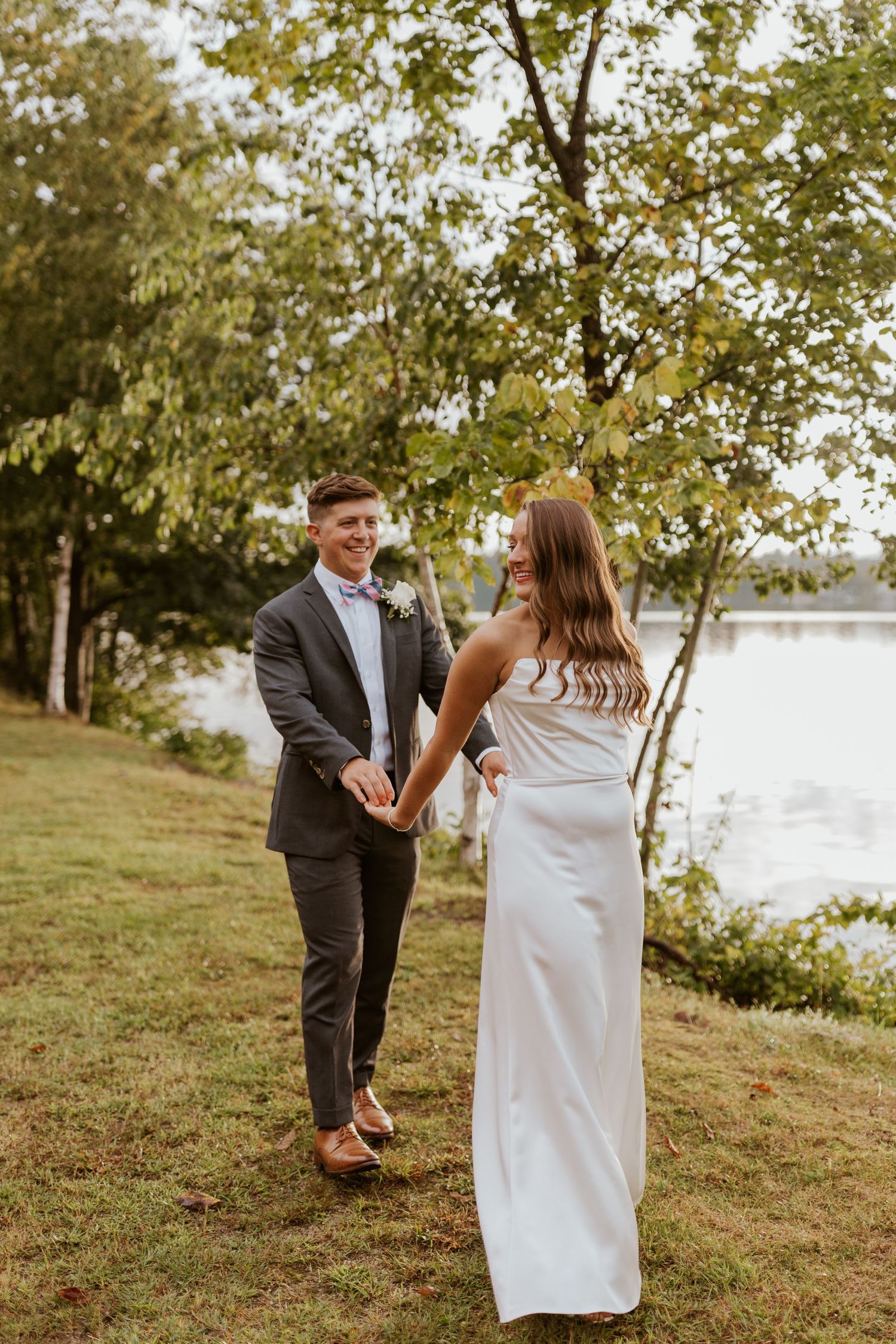 Bride and groom eloping in New Hampshire