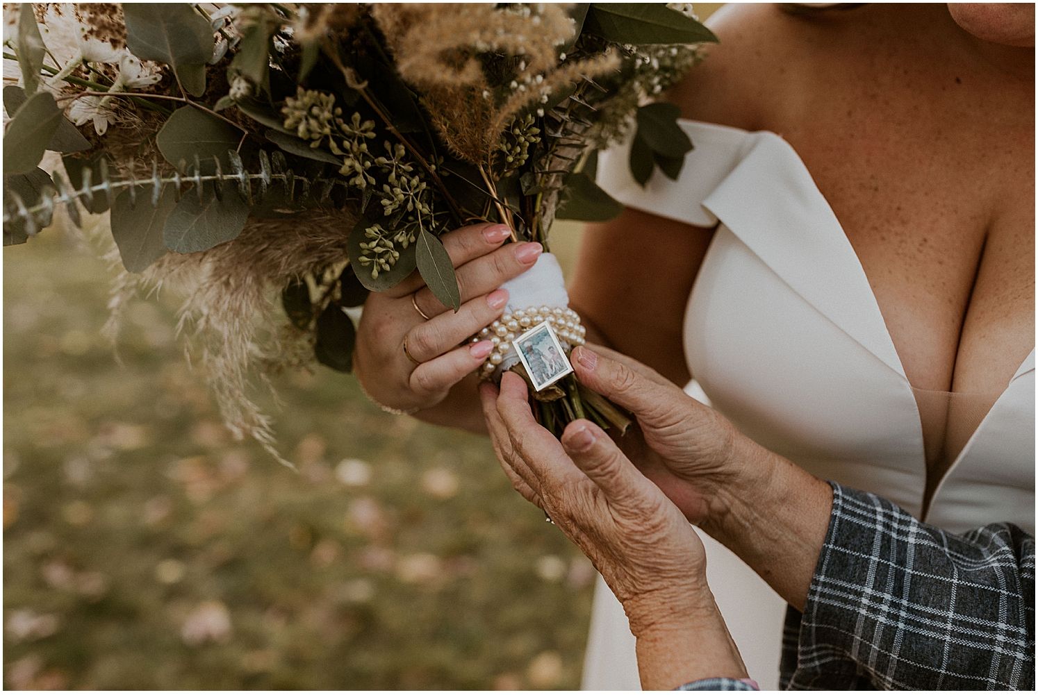 Fall wedding bouquet details