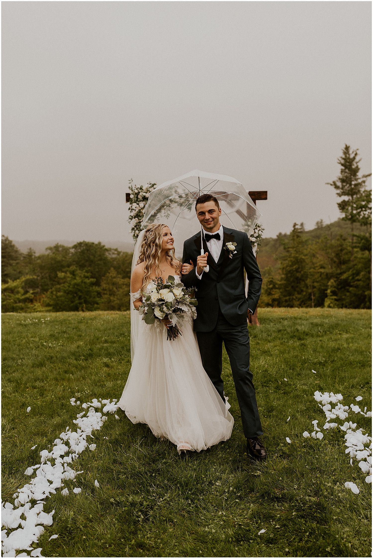 Tips for rain on your outdoor wedding in NH Robin Easler Photography