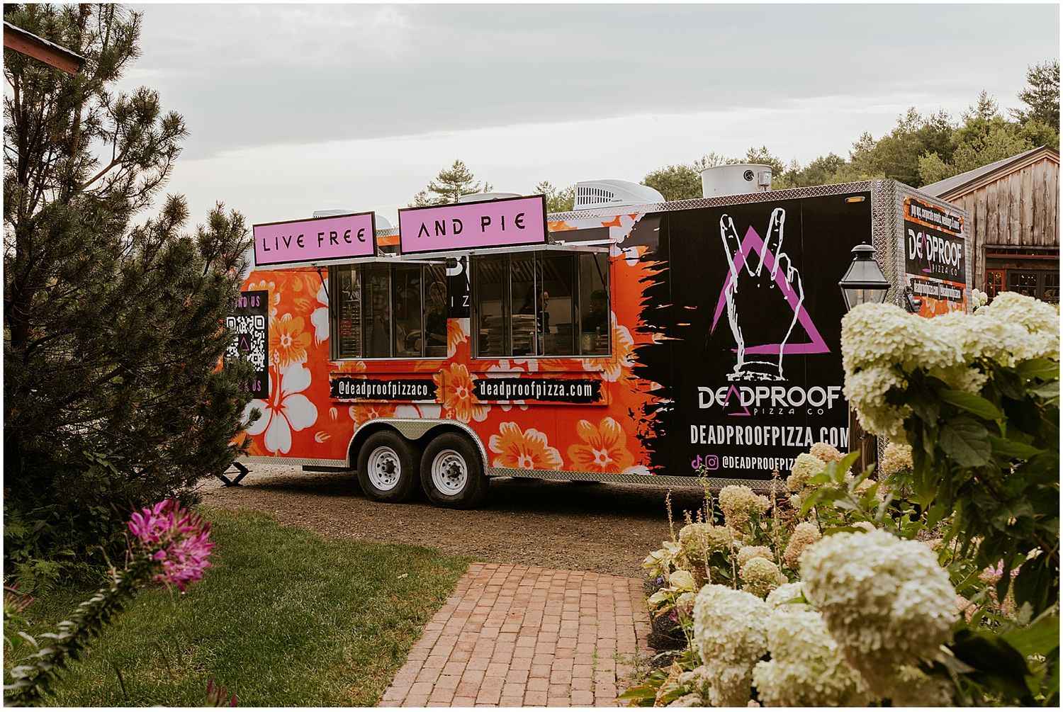 A pizza food truck for a wedding reception at Longlook Farm in NH