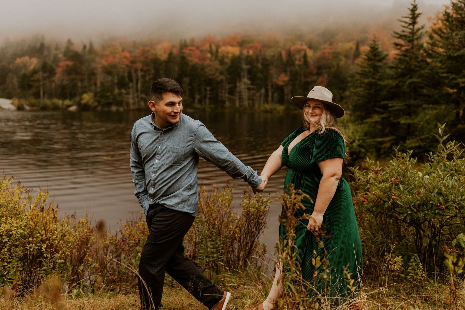 Engagement photoshoot in the white mountains of New Hampshire during peak foliage season.