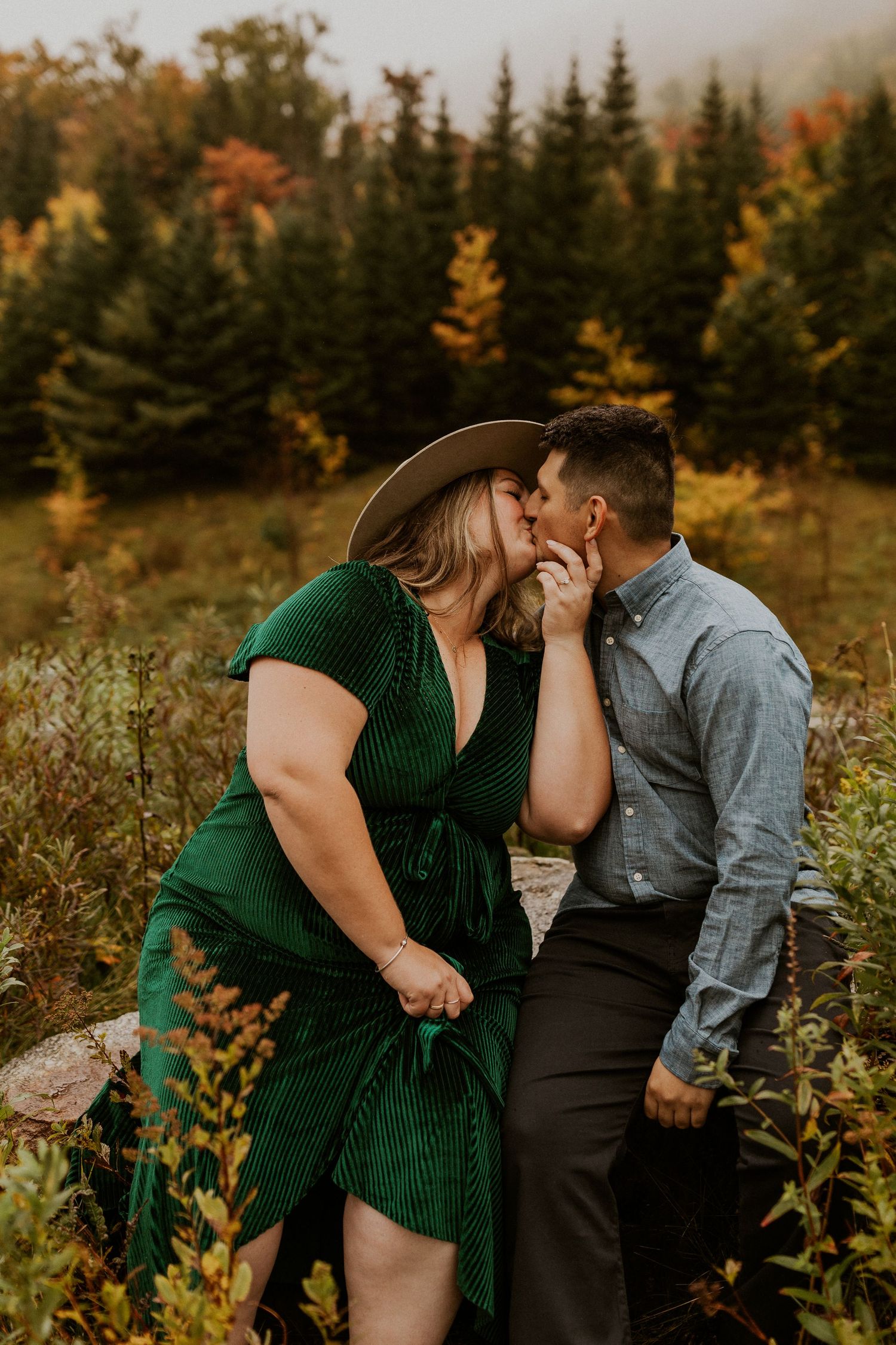 Engagement photoshoot in the white mountains of New Hampshire during peak foliage season.