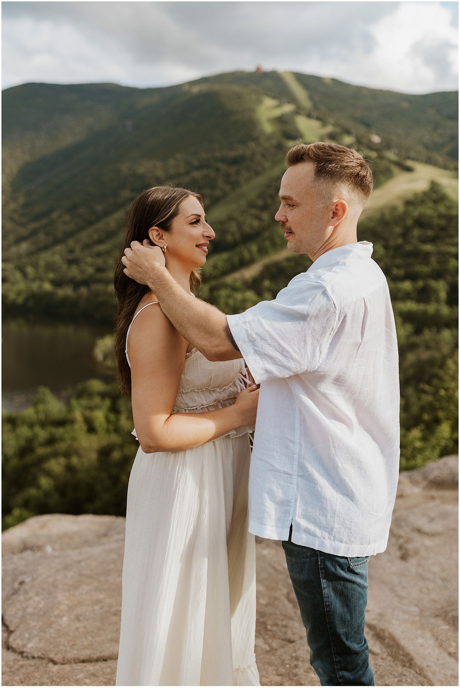 Artist bluff white mountain engagement photos - Robin Easler Photography
