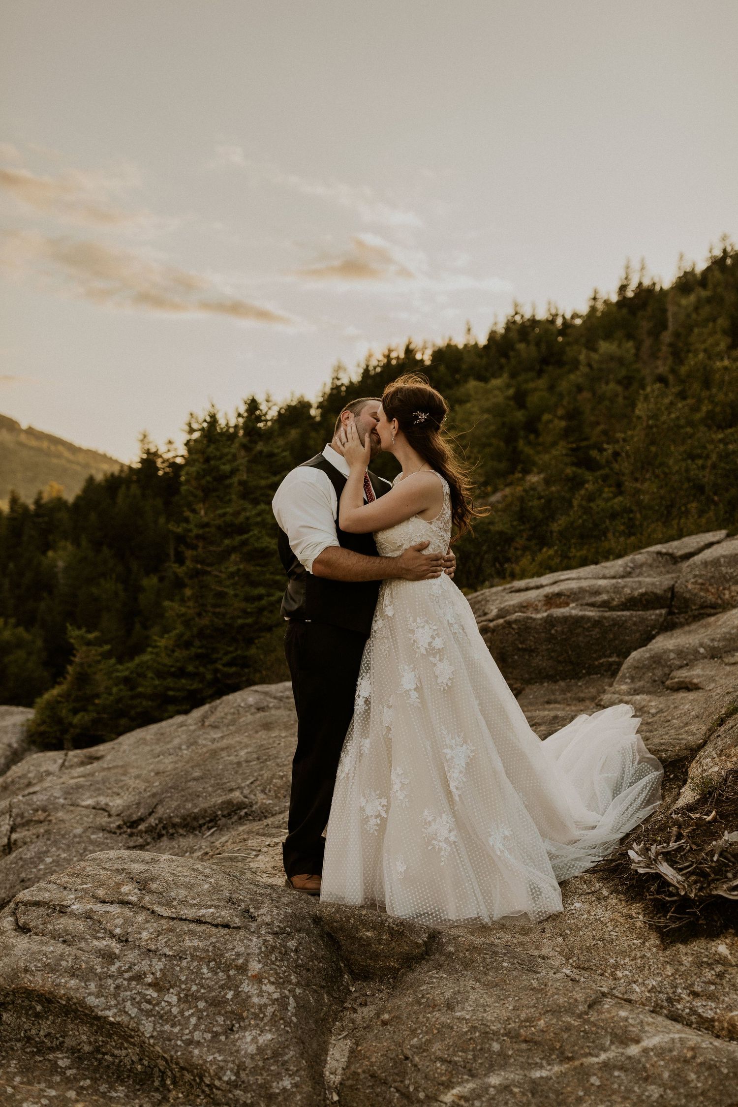 Intimate couples portraits on Artist Bluff during golden hour on a late summers day.