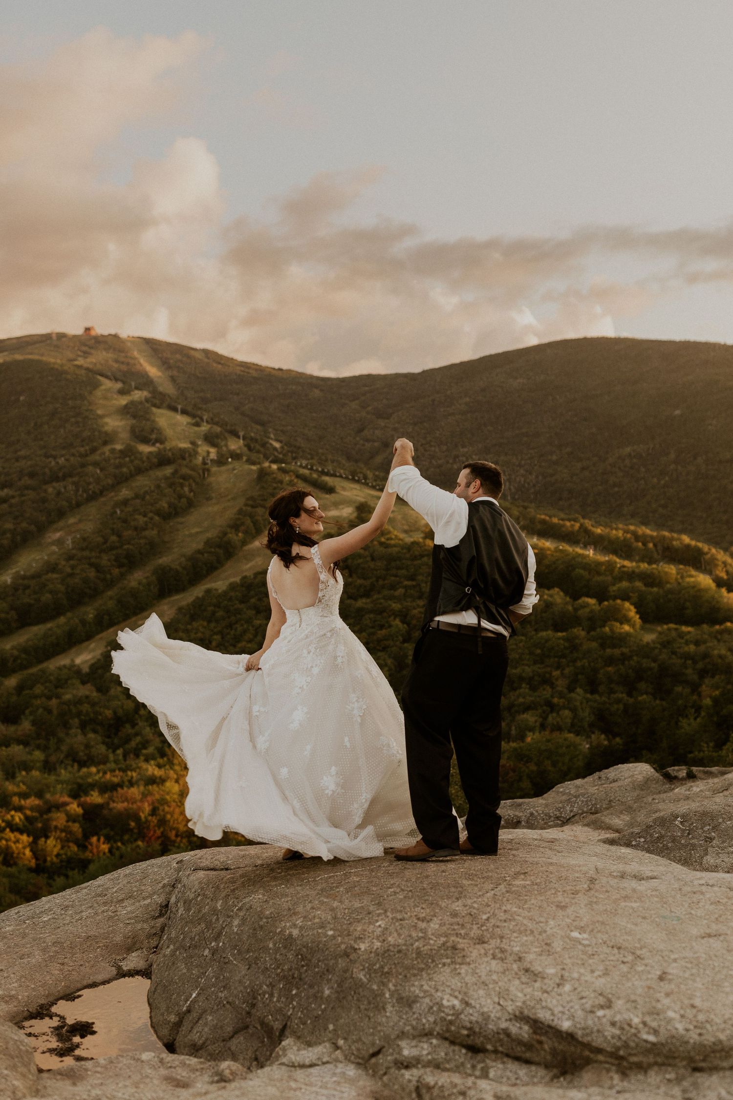 Intimate couples portraits on Artist Bluff during golden hour on a late summers day.