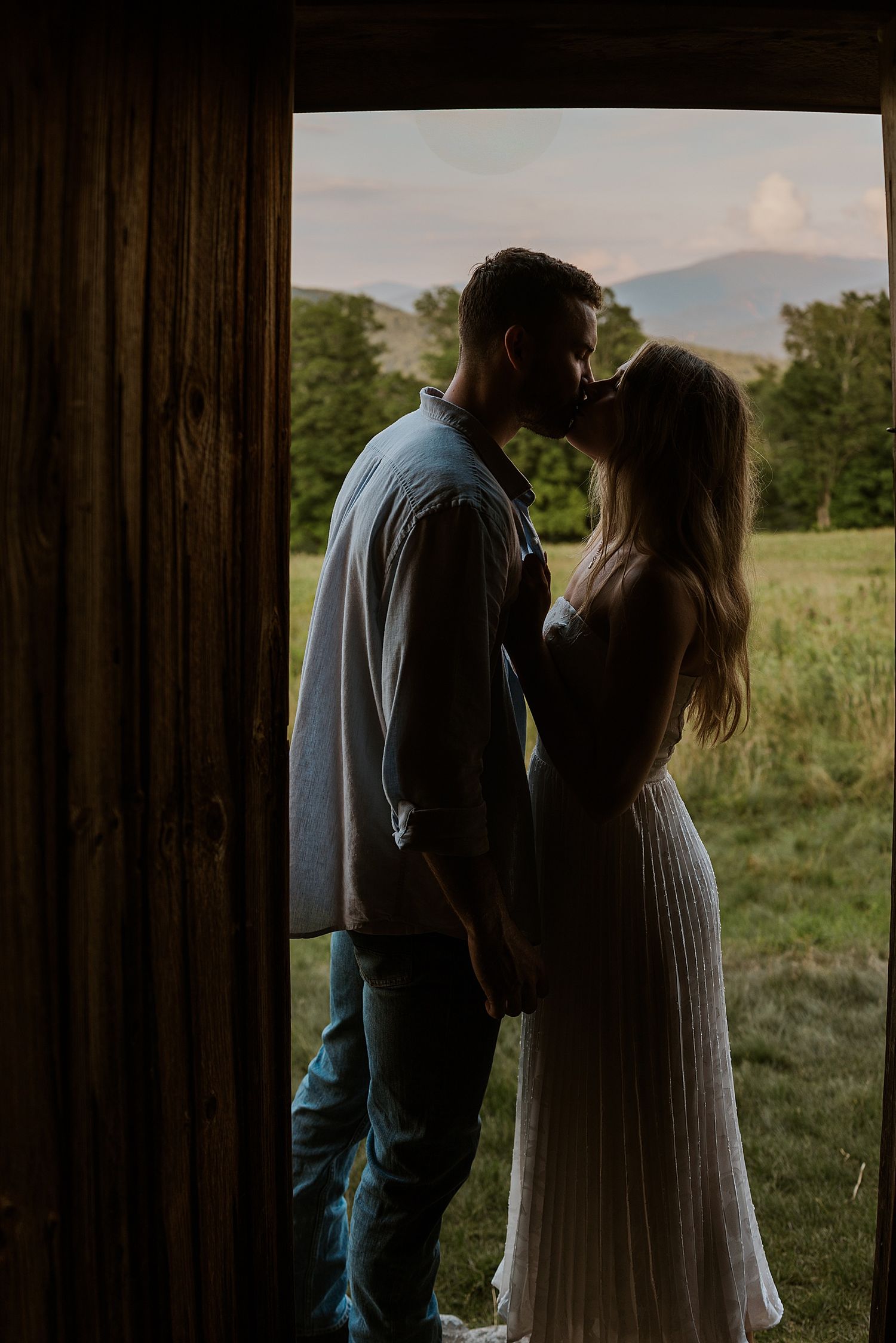 Couple having a romantic New Hampshire photoshoot in the White Mountains