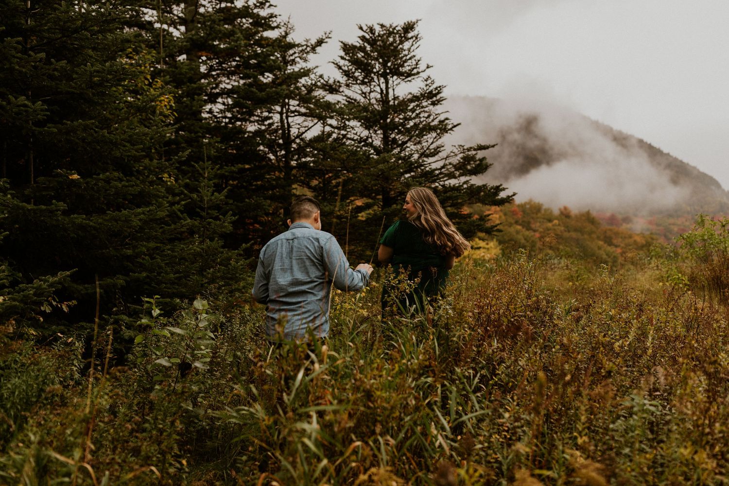 Engagement photoshoot in the white mountains of New Hampshire during peak foliage season.
