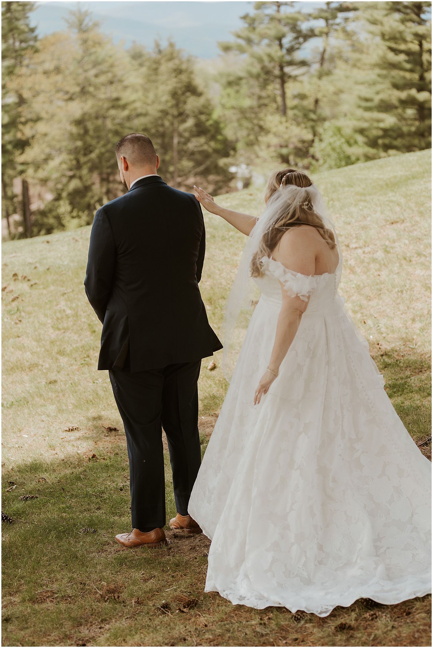 New Hampshire mountain wedding first look - Robin Easler Photography