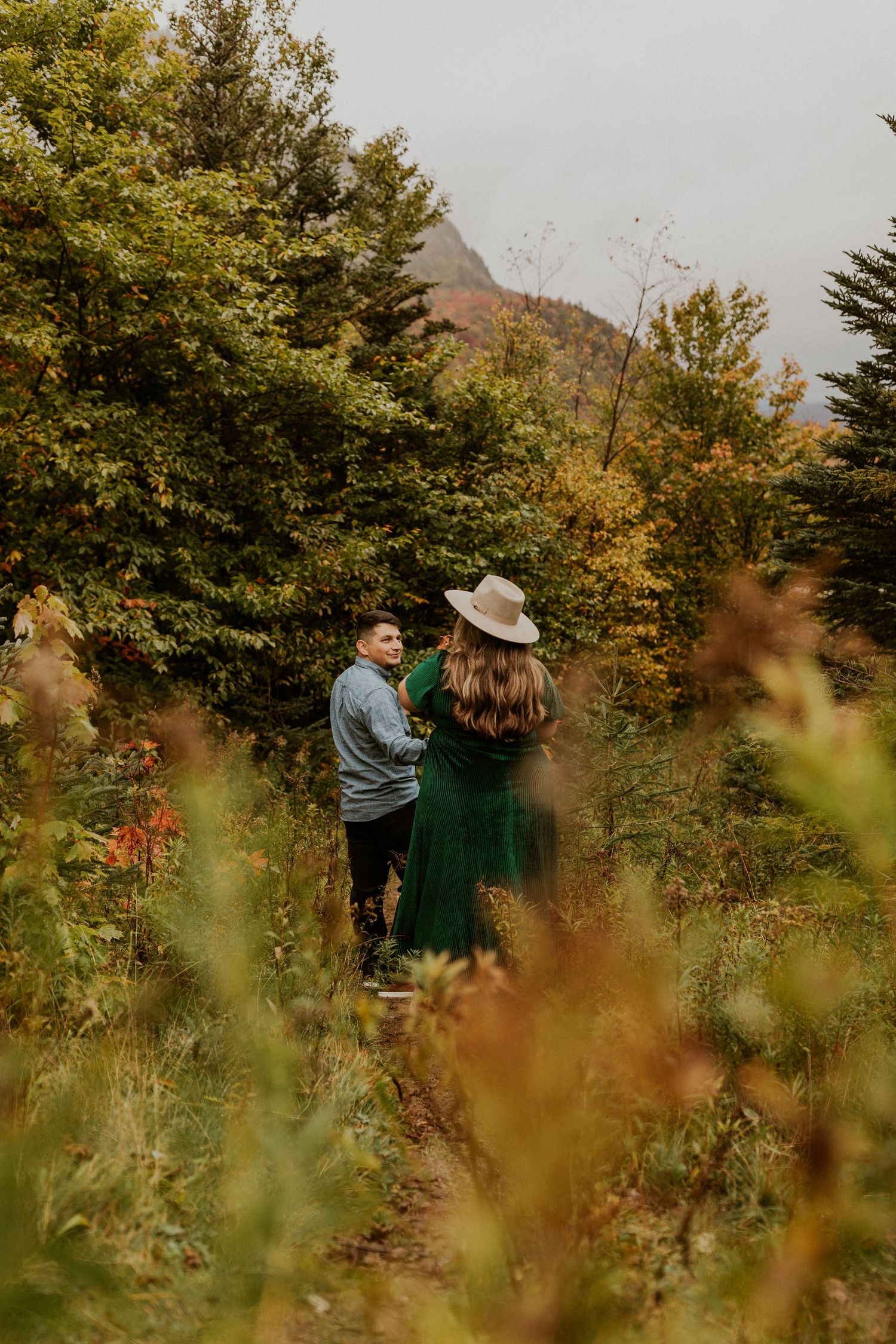 Engagement photoshoot in the white mountains of New Hampshire during peak foliage season.
