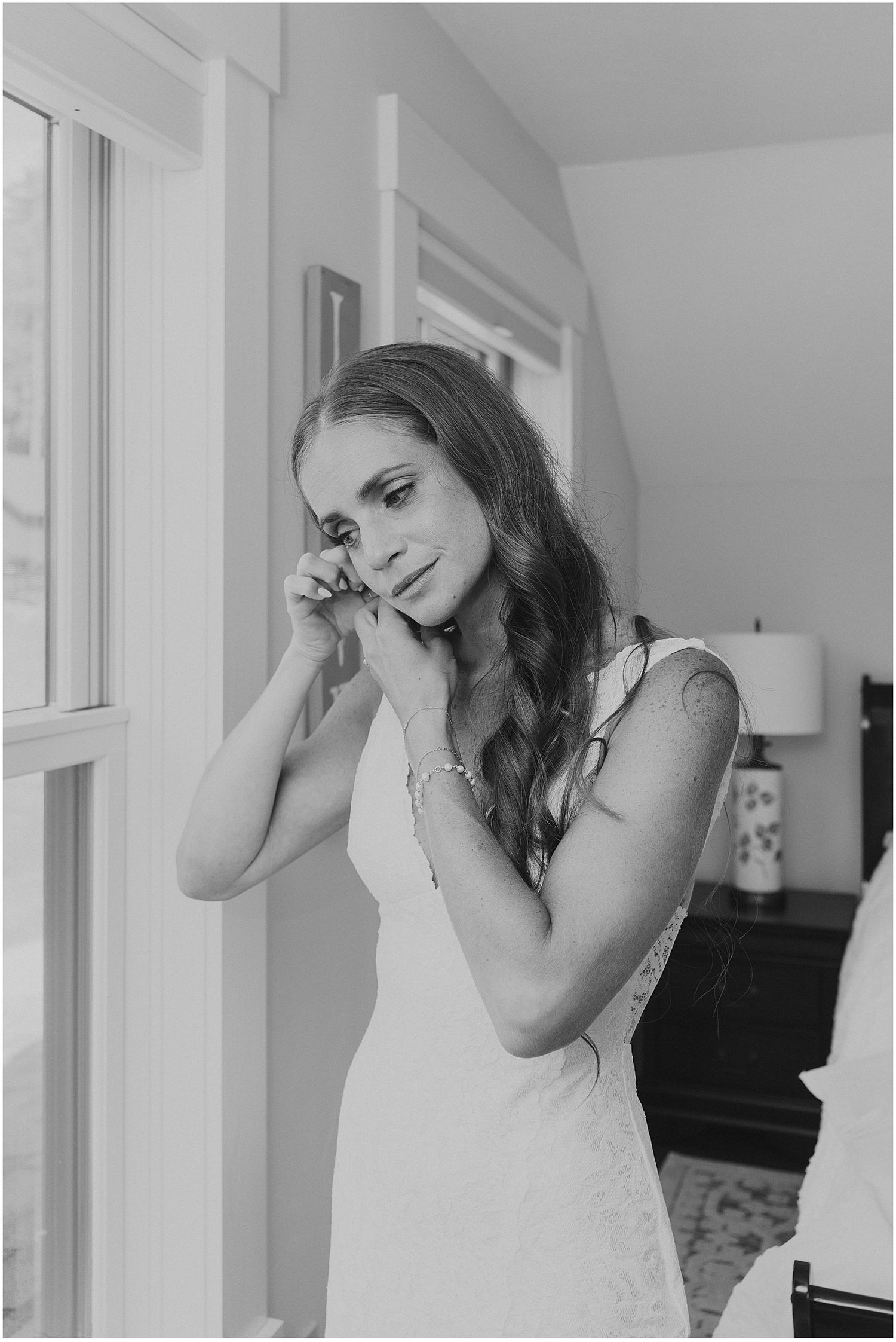 Bride getting ready for her Whiteface Hollow wedding in NH