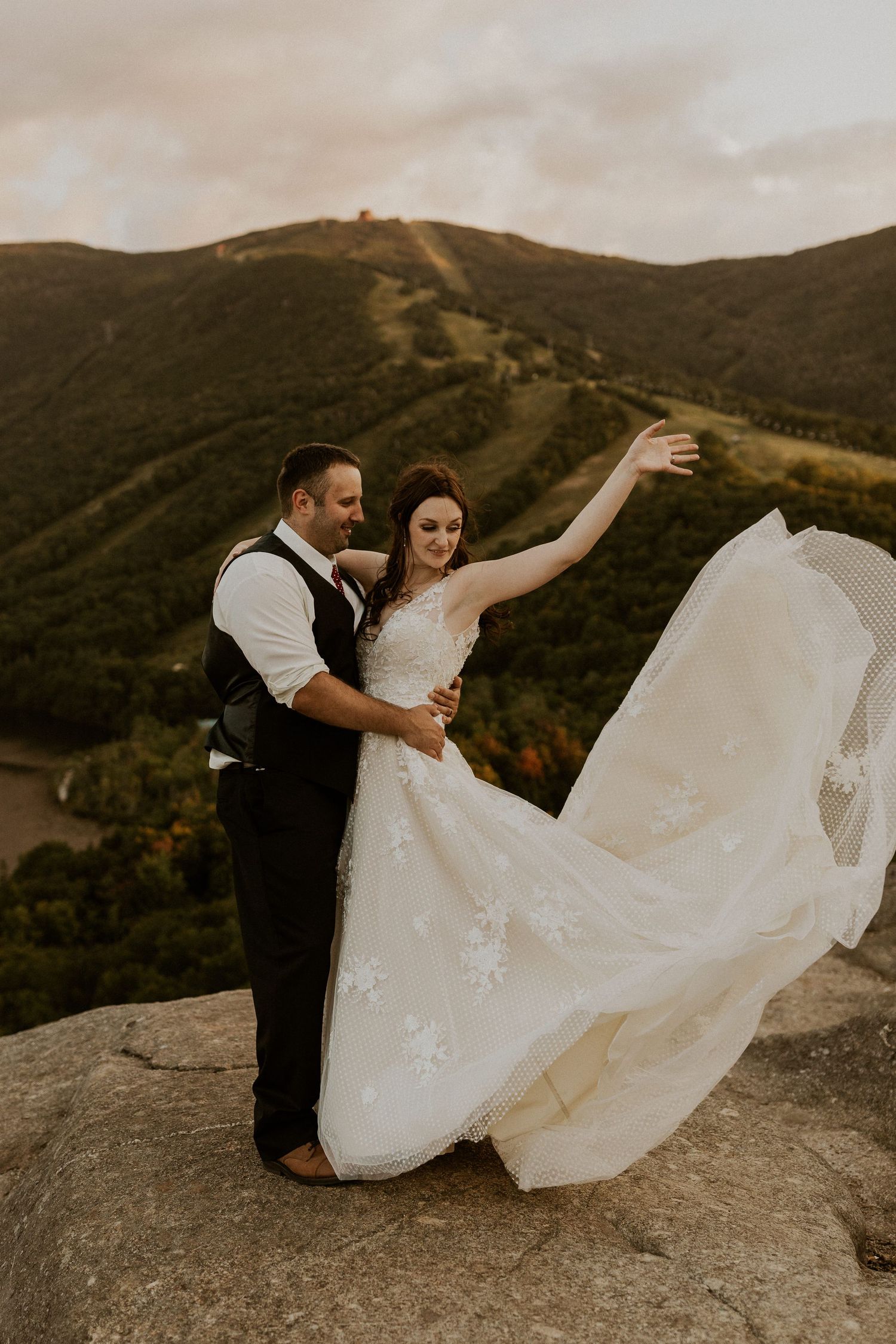 Intimate couples portraits on Artist Bluff during golden hour on a late summers day.