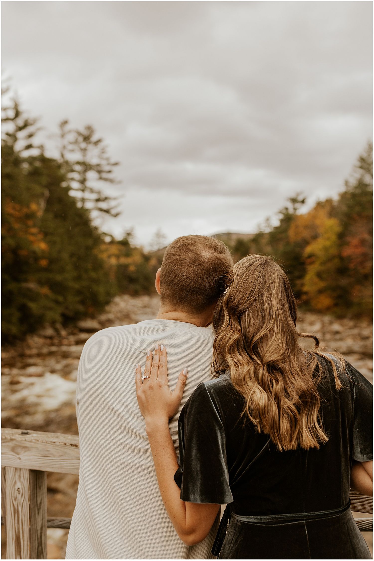 Fall-engagement-pictures-in-the-white-mountains-NH-Robin-Easler-Photography