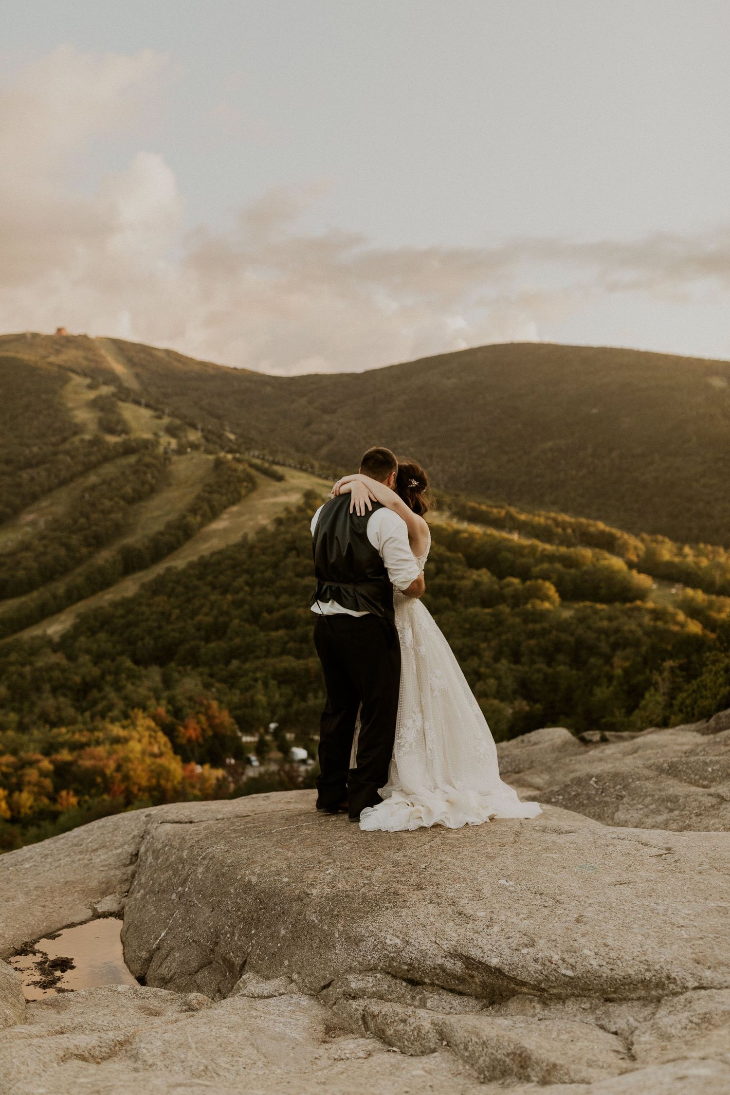 Intimate couples portraits on Artist Bluff during golden hour on a late summers day.