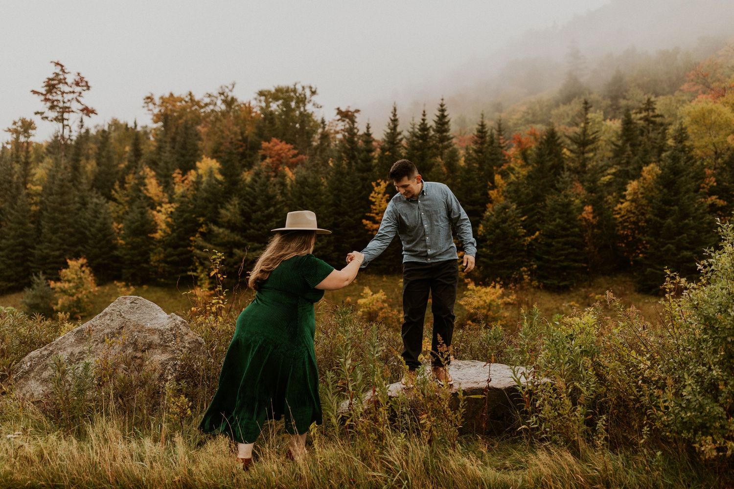 Engagement photoshoot in the white mountains of New Hampshire during peak foliage season.