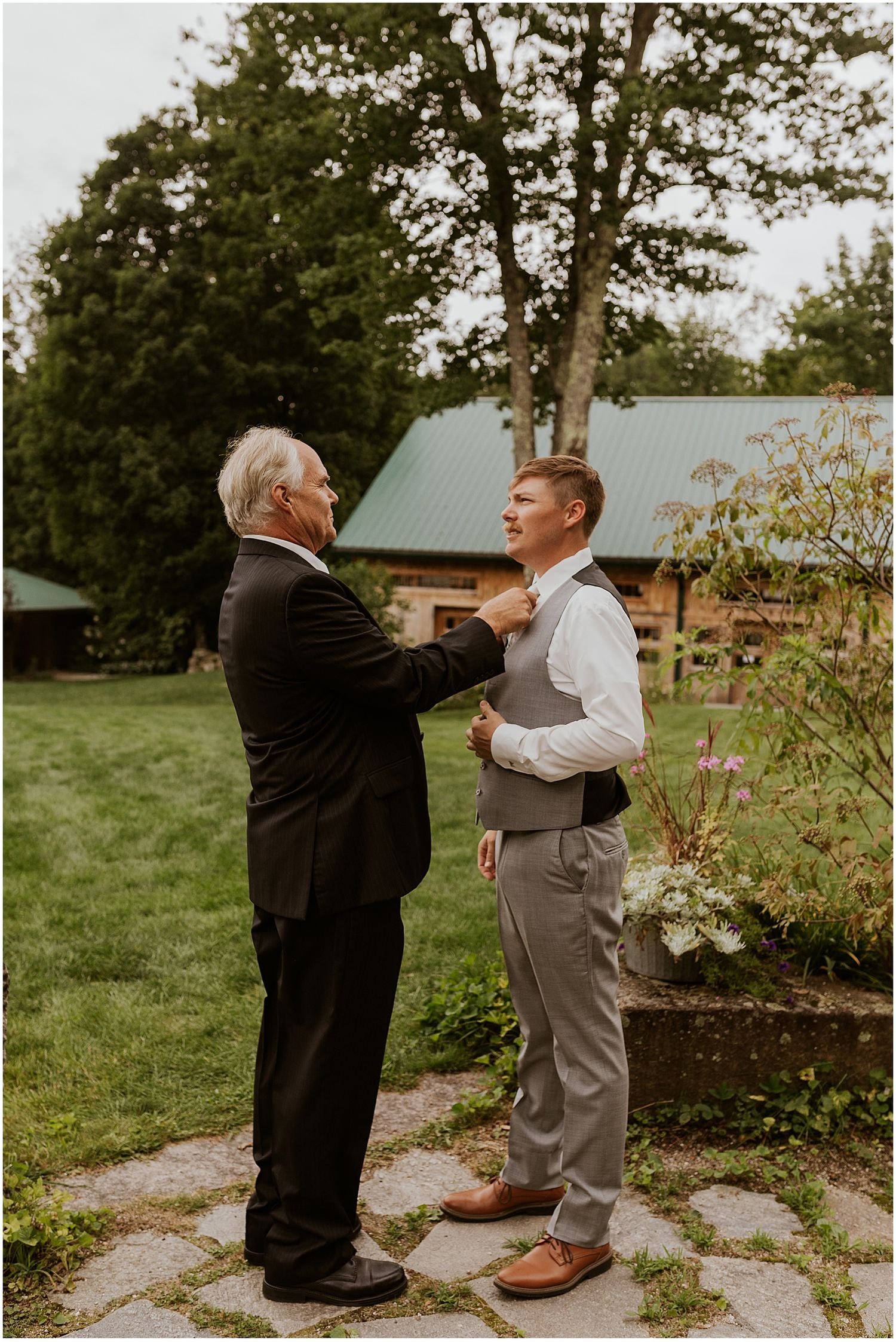 The-Benefits-of-having-2-wedding-photographers-for-your-NH-wedding-by-Robin-Easler15