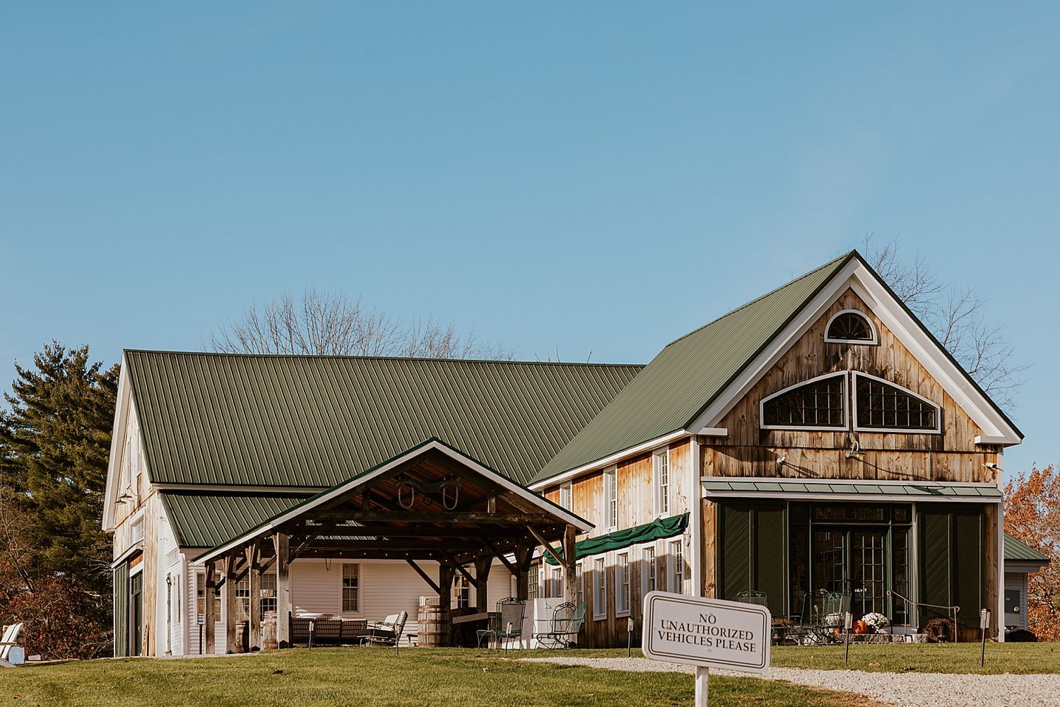 NH wedding venue the Barn at Powder Major's Farm