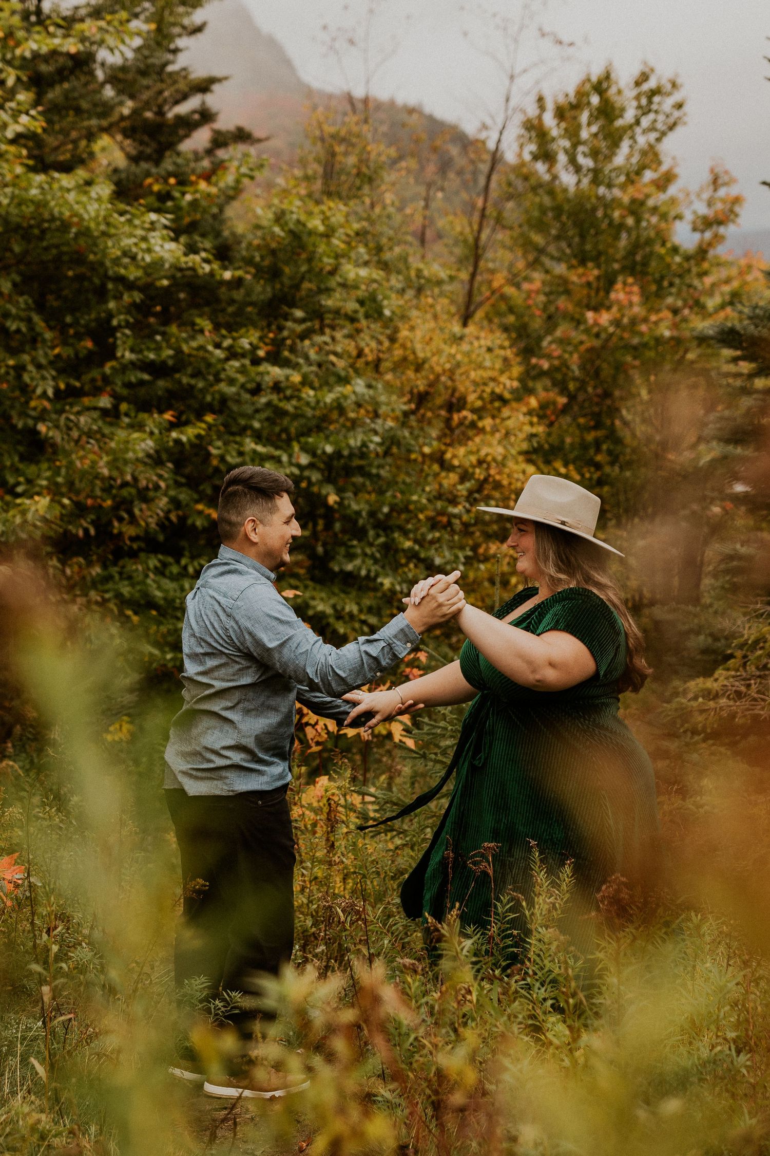 Engagement photoshoot in the white mountains of New Hampshire during peak foliage season.