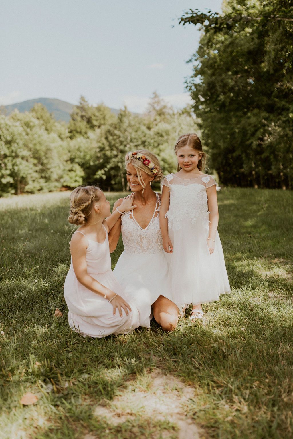 NH Lakes Region wedding - Bride and flower girls