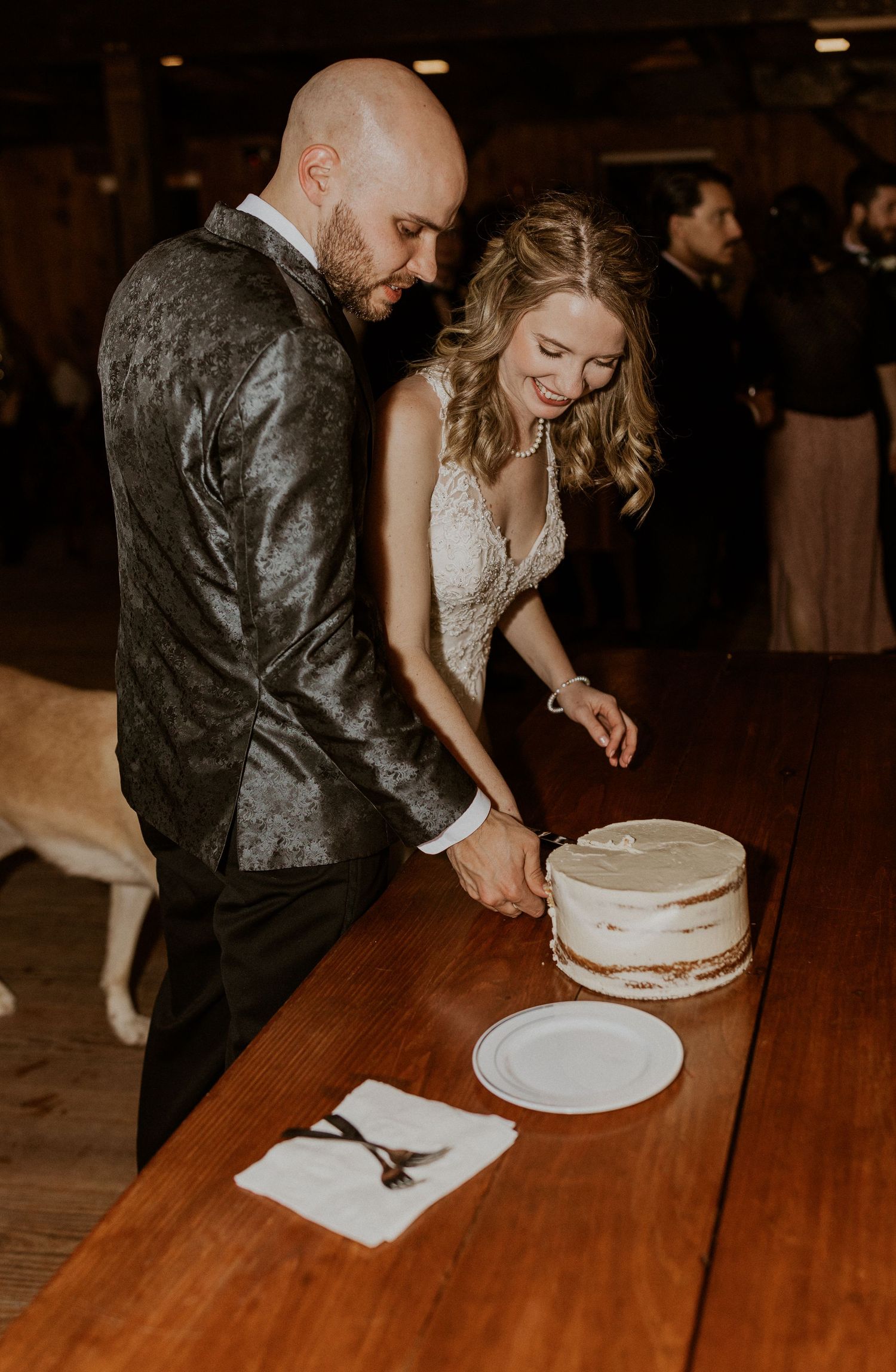 Deirdre and Brodie cutting their wedding cake.