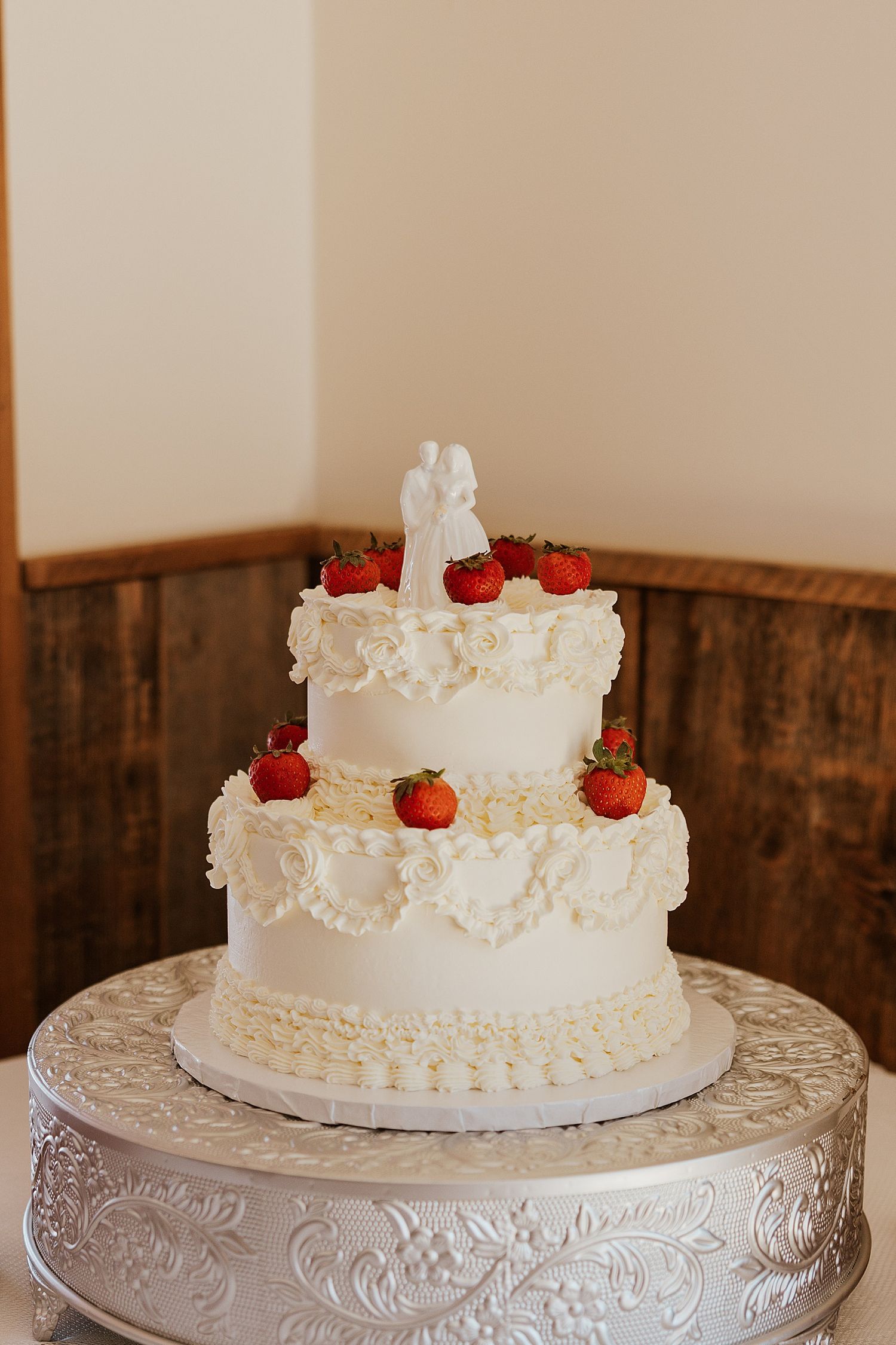 Two-tier vintage style wedding cake for a Dell-Lea wedding in New Hampshire