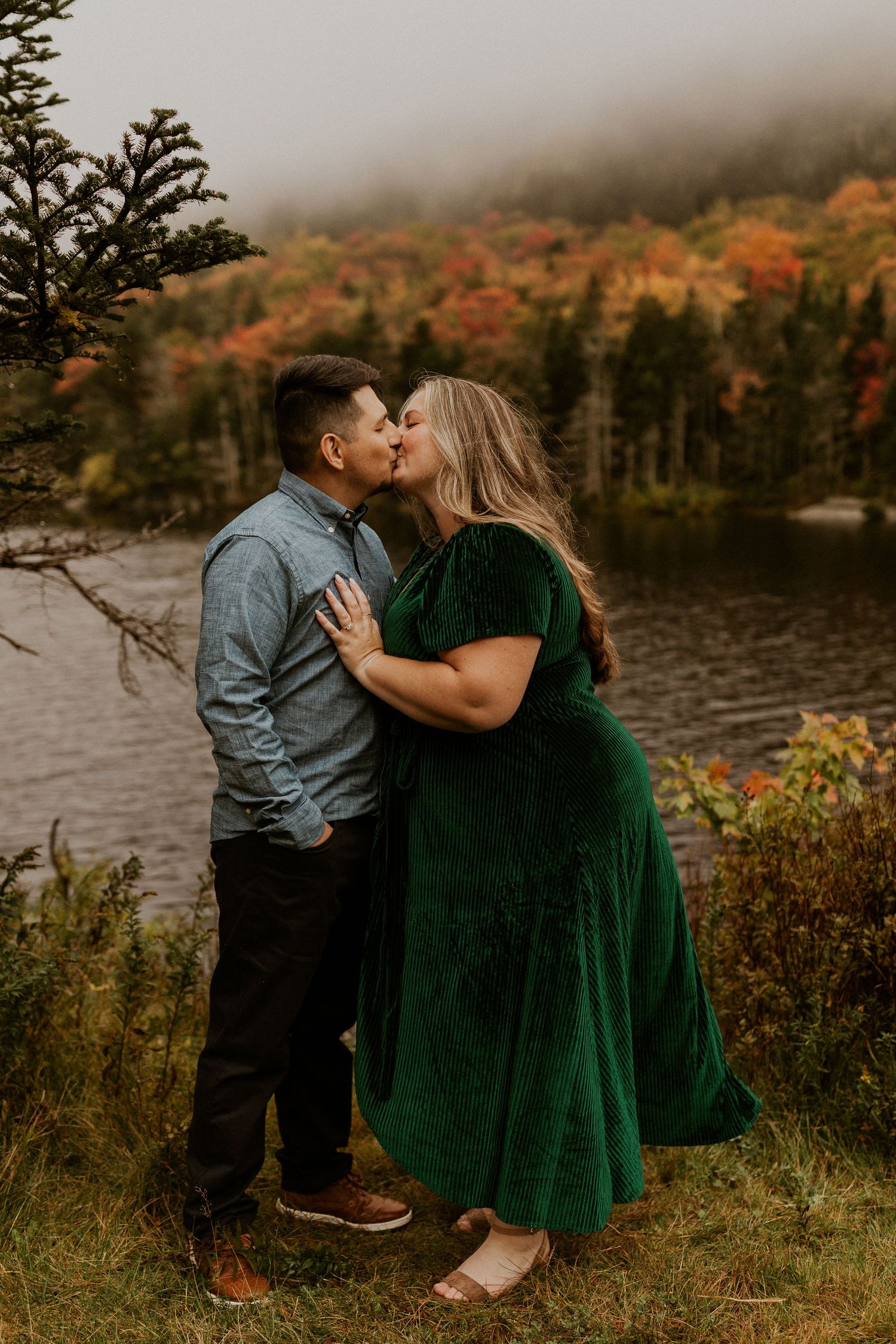 Engagement photoshoot in the white mountains of New Hampshire during peak foliage season.