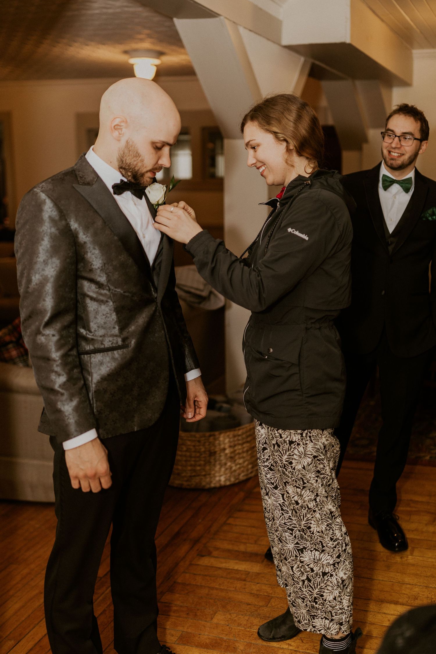 Wedding coordinator Margaret from Fete and Festoon Events pinning the boutinnierre onto Brodie.