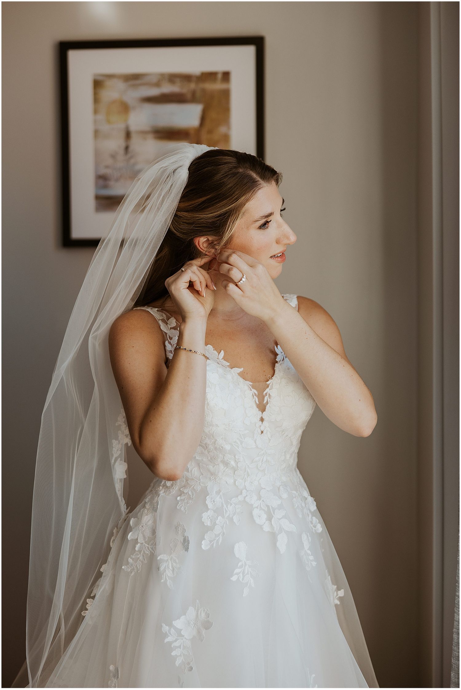 Bride getting ready for her Connecticut wedding at the Glastonbury Hills Country Club