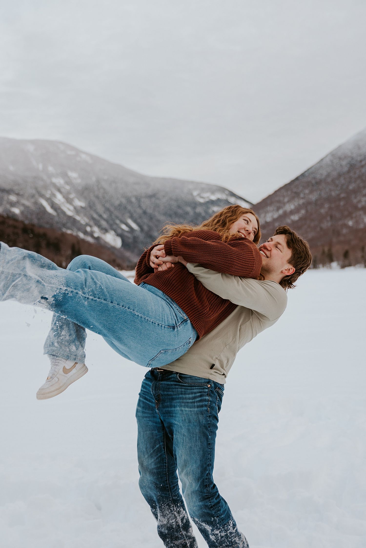 Couple having a New Hampshire photoshoot in the winter in Franconia Notch