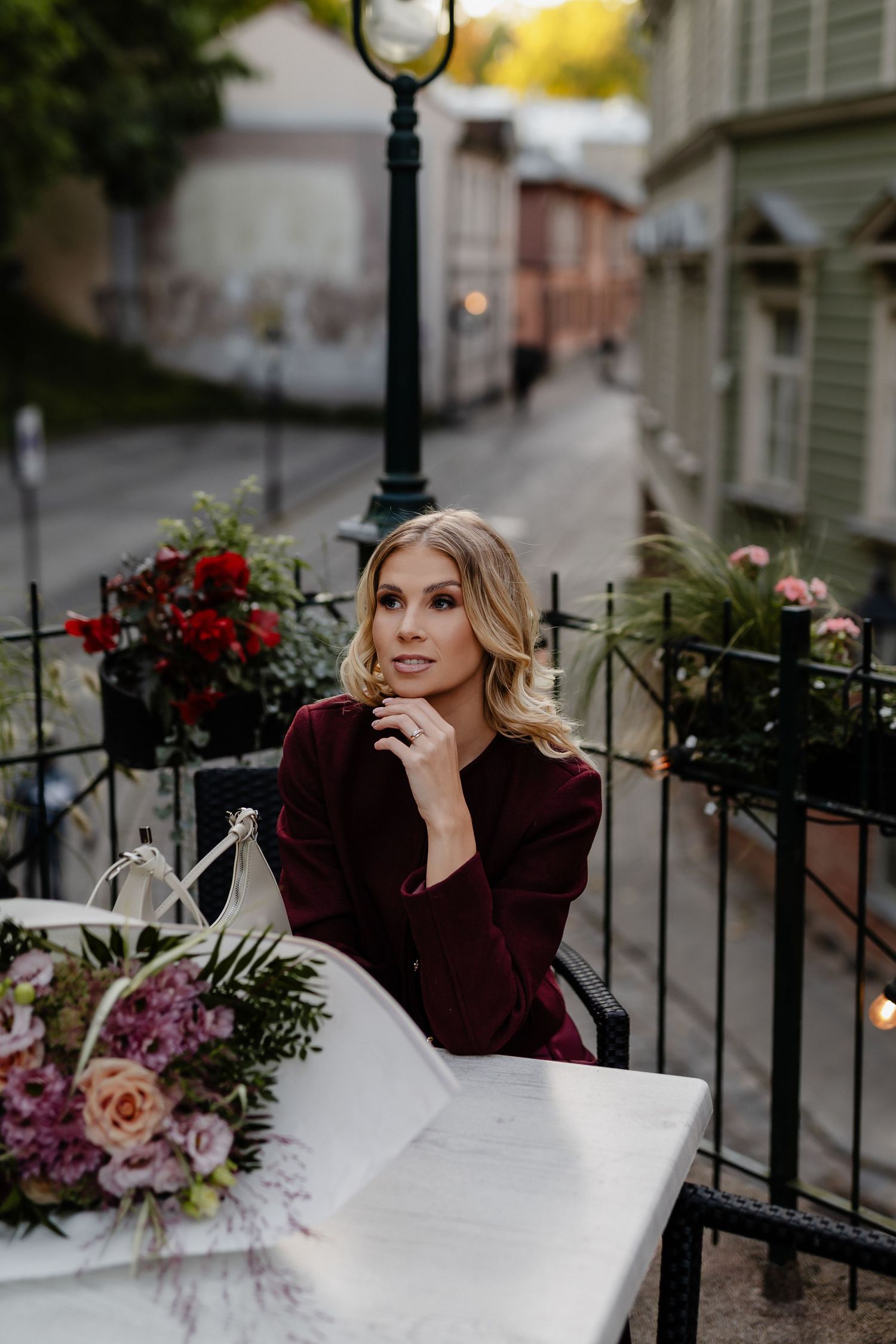 Üksinda kaamera ees tartu linnas