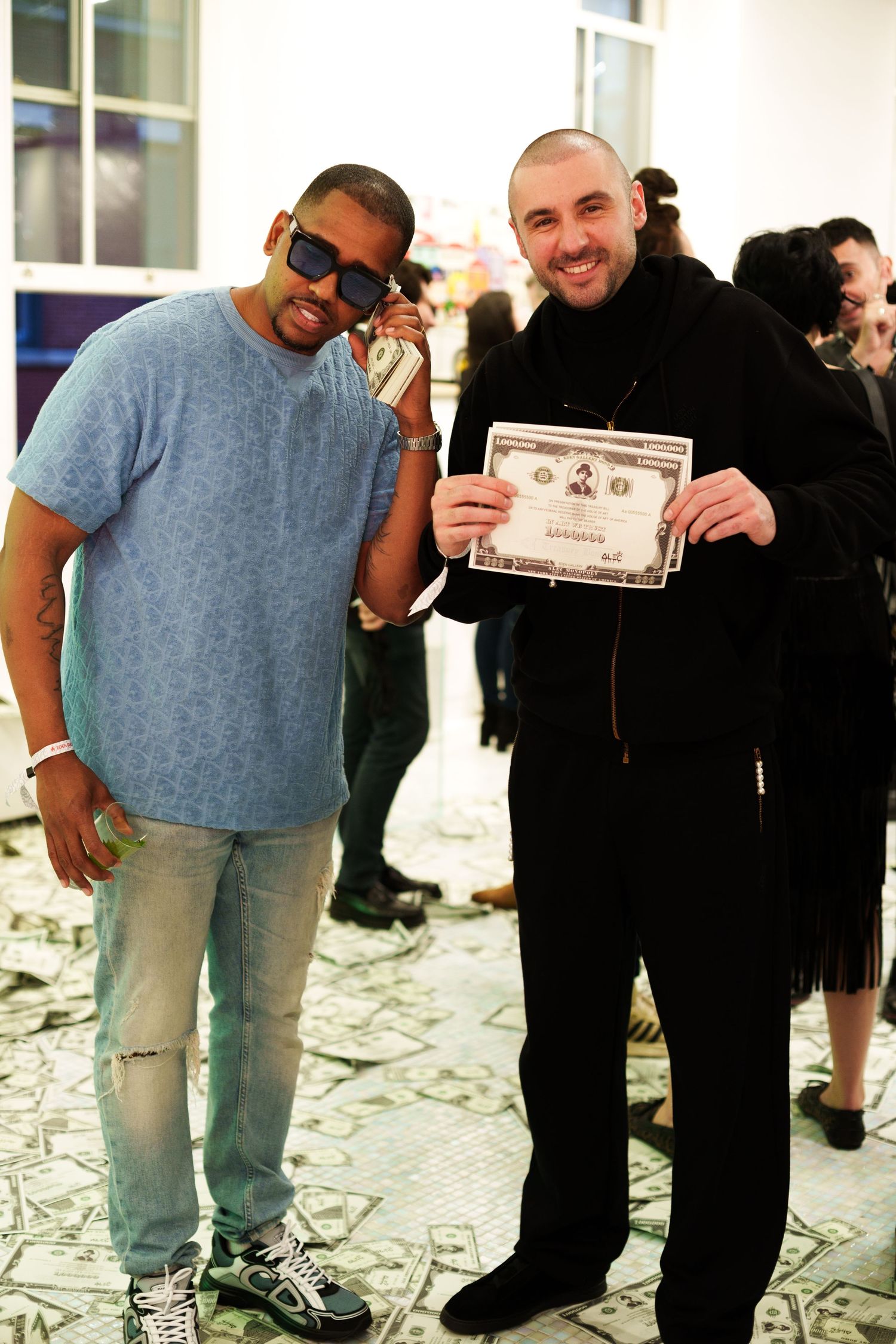 Two people posing together while holding up a certificate at an event.